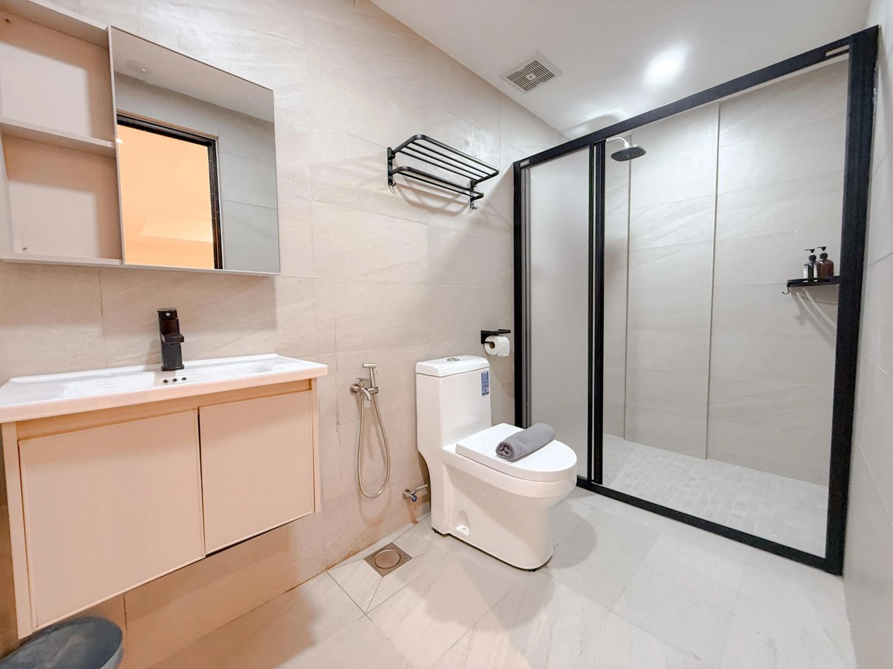 Resandau Stay Ipoh - Nearby Ipoh Town - Private Car Park and Lift - Whole unit & Coliving