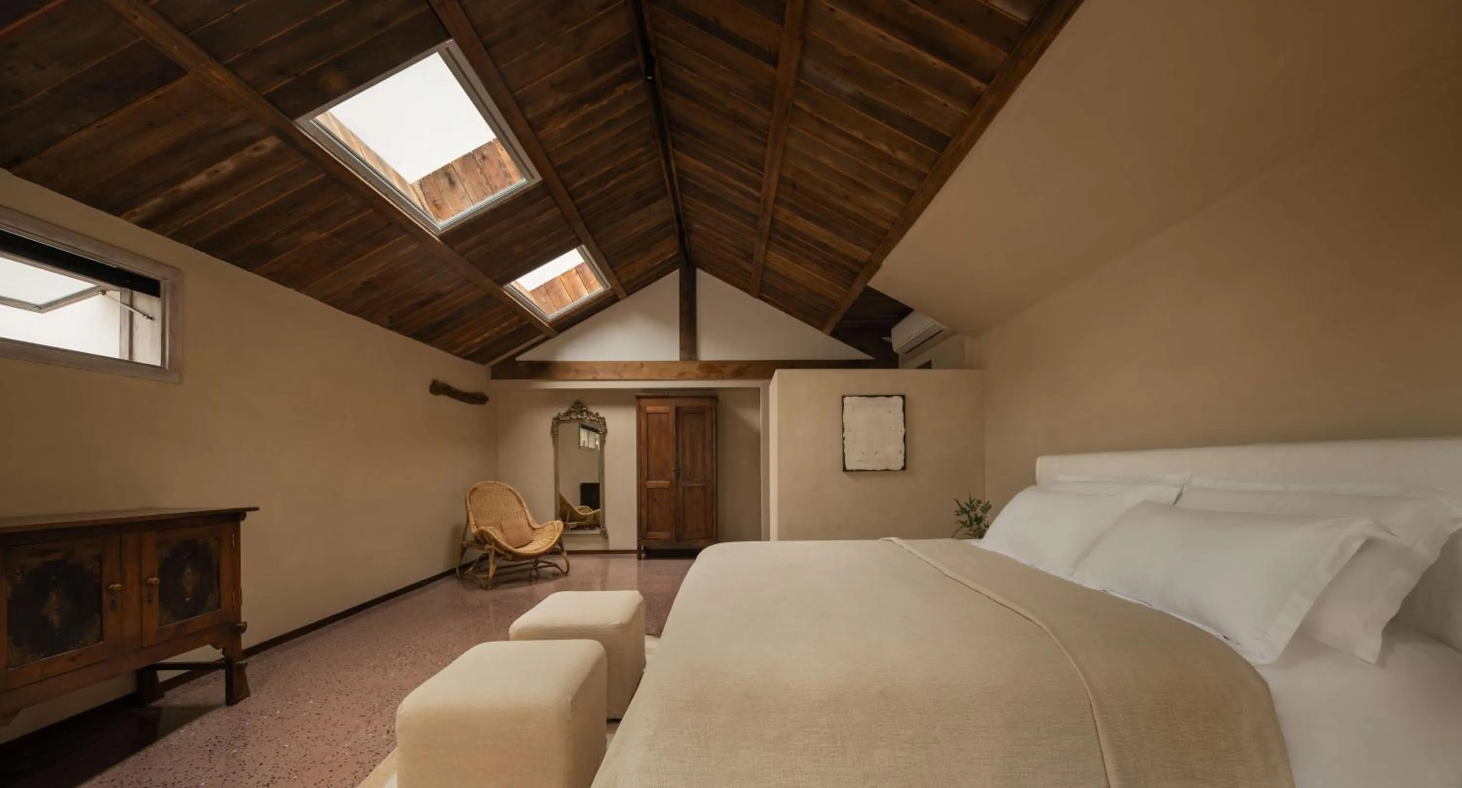 Bed in YueLore Retreat