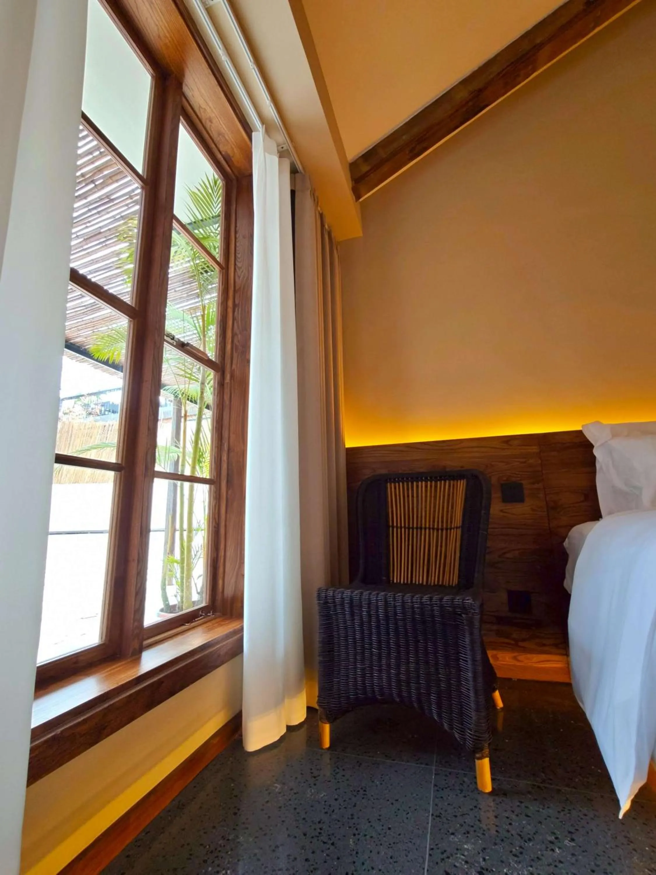 Photo of the whole room in YueLore Retreat