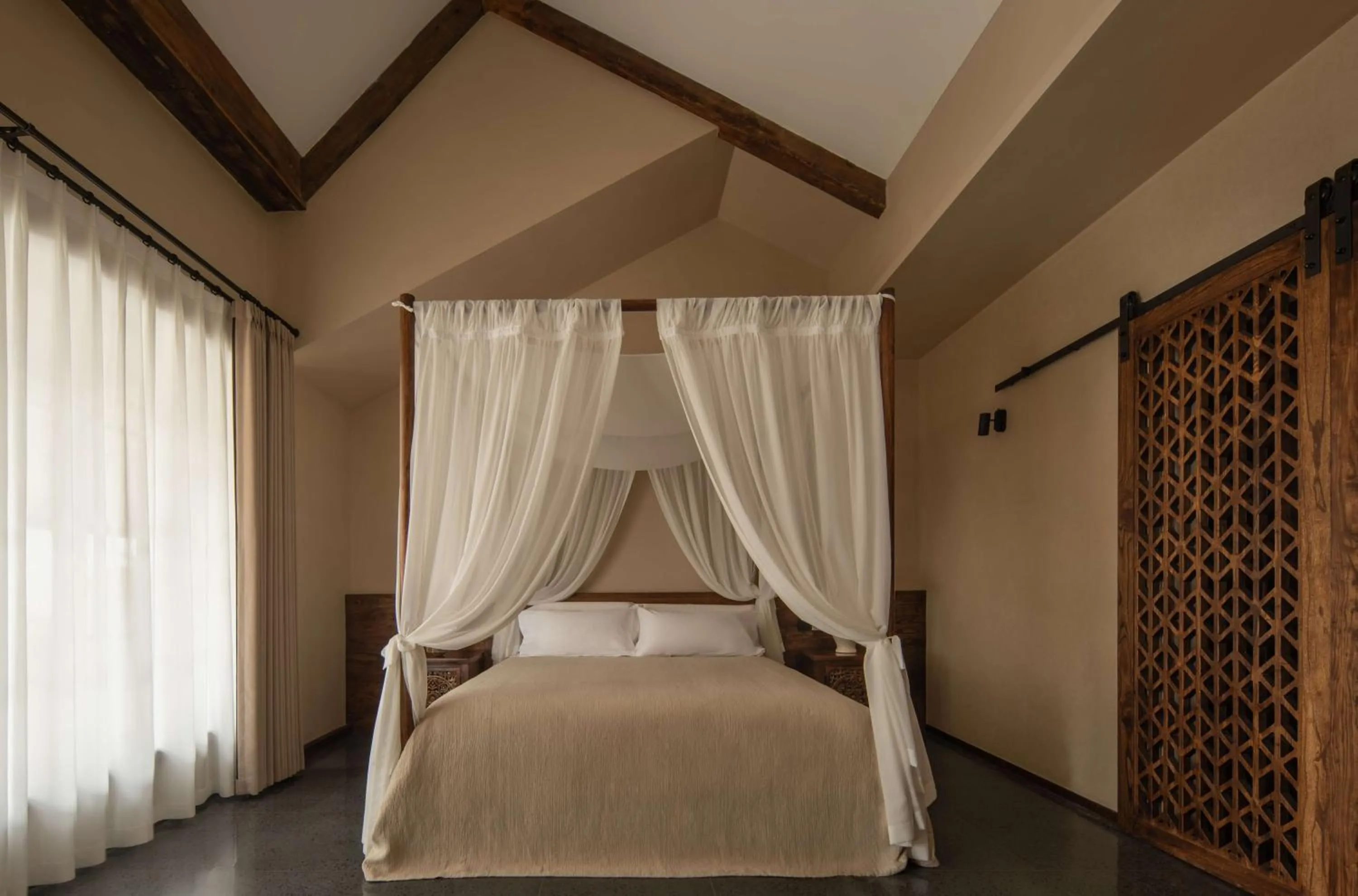 Bed in YueLore Retreat