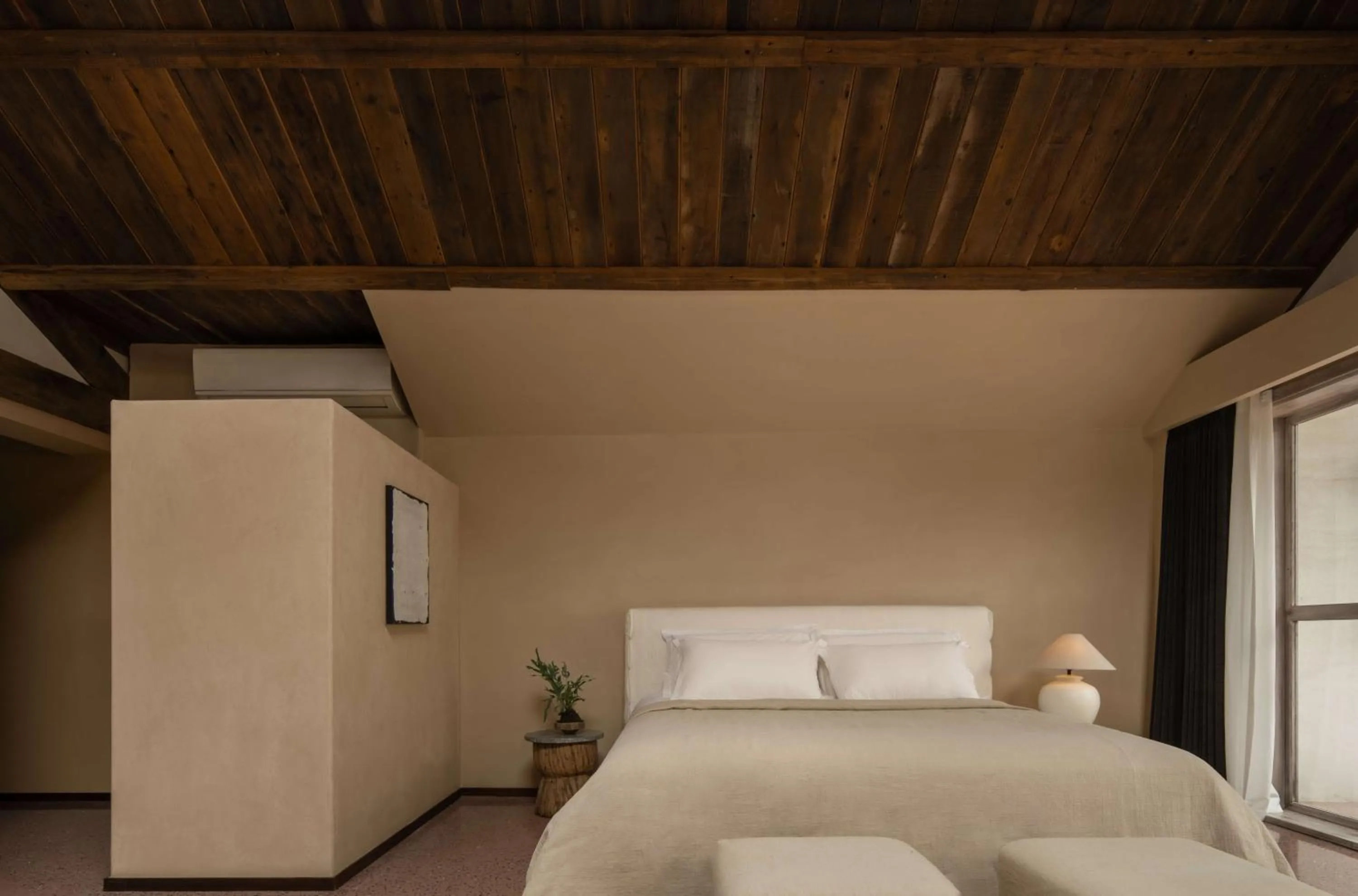 Bed in YueLore Retreat