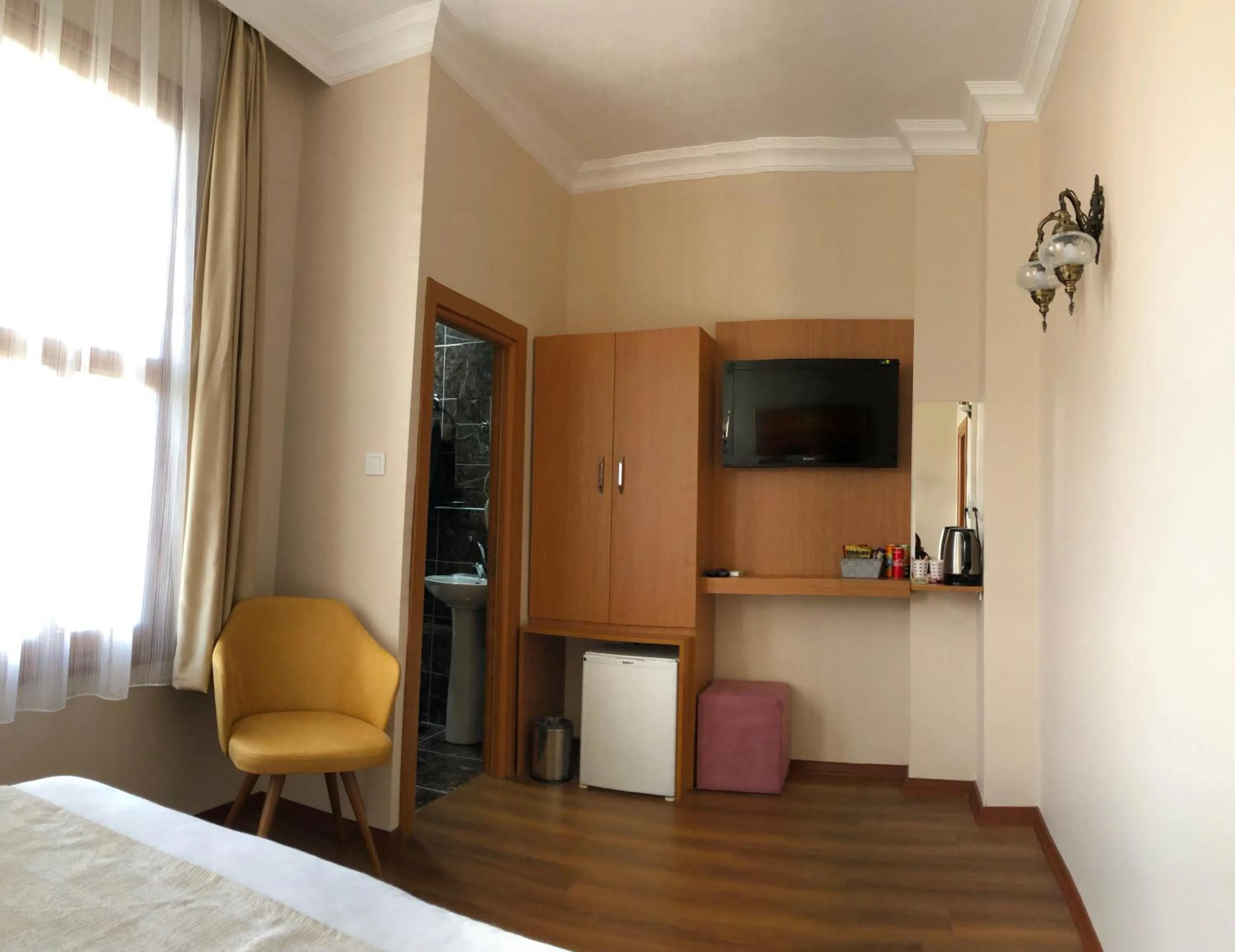 Photo of the whole room, Bed in Ottoman's Pearl Hotel