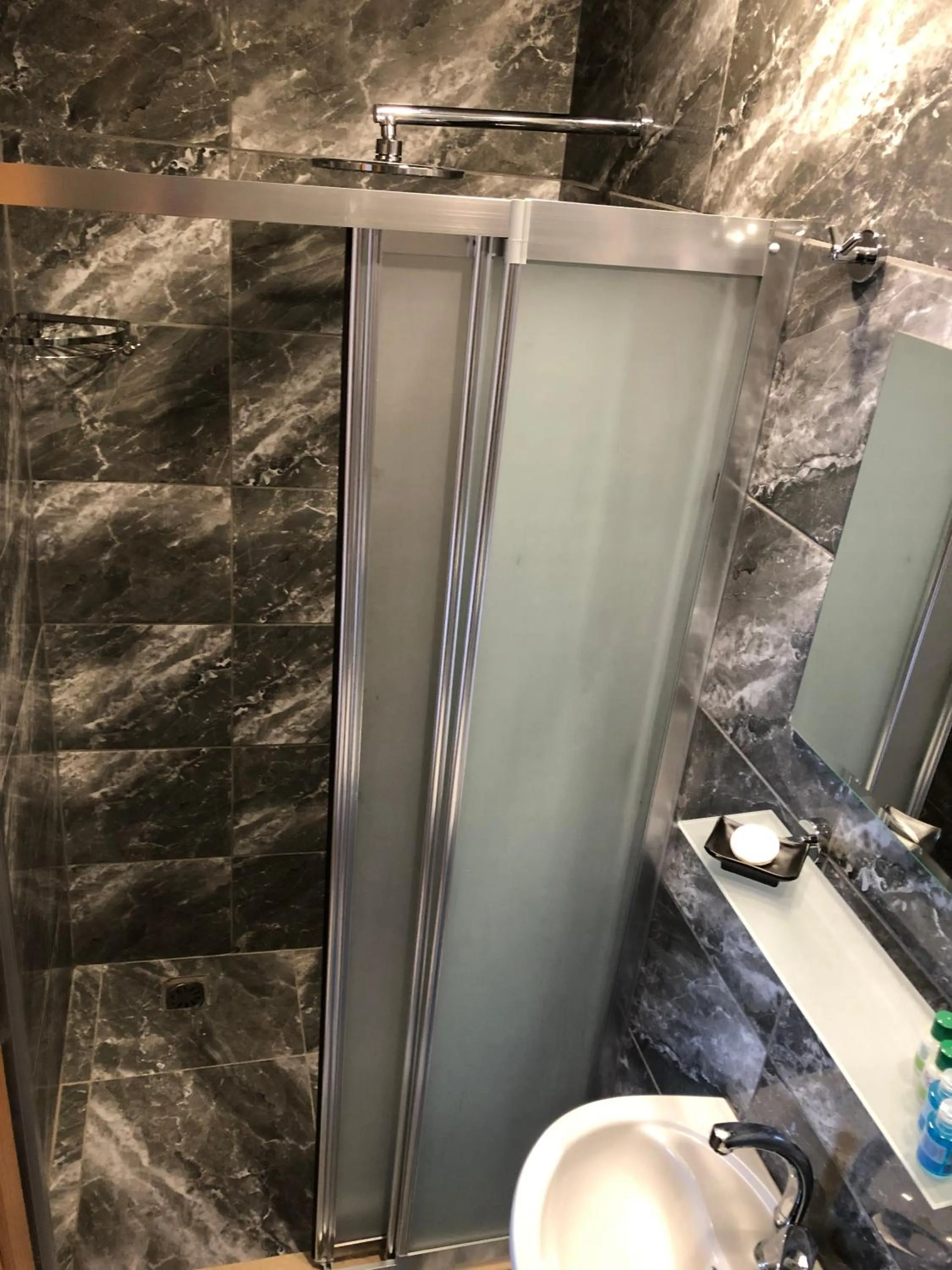 Bathroom in Ottoman's Pearl Hotel