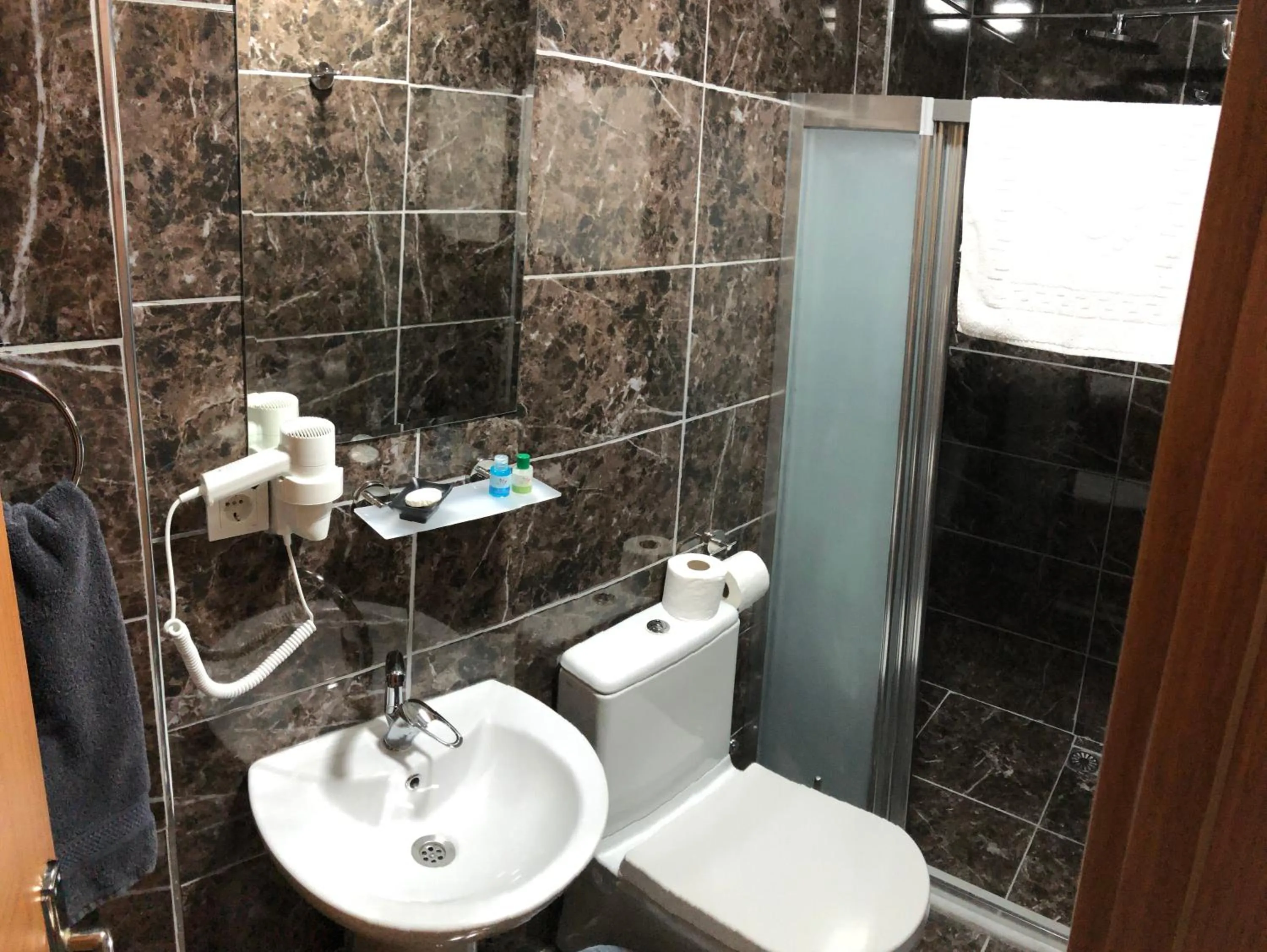 Bathroom in Ottoman's Pearl Hotel