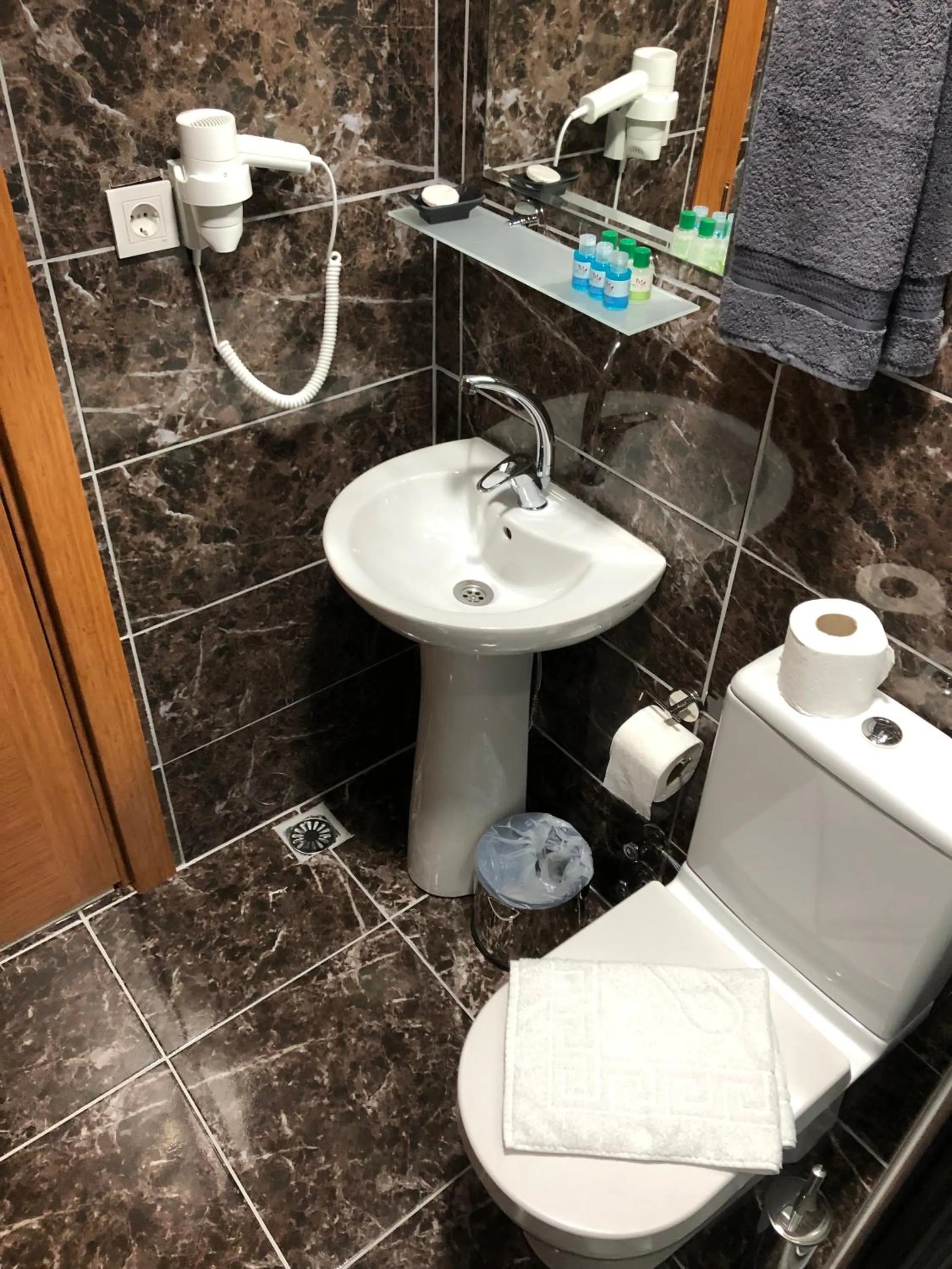 Bathroom in Ottoman's Pearl Hotel