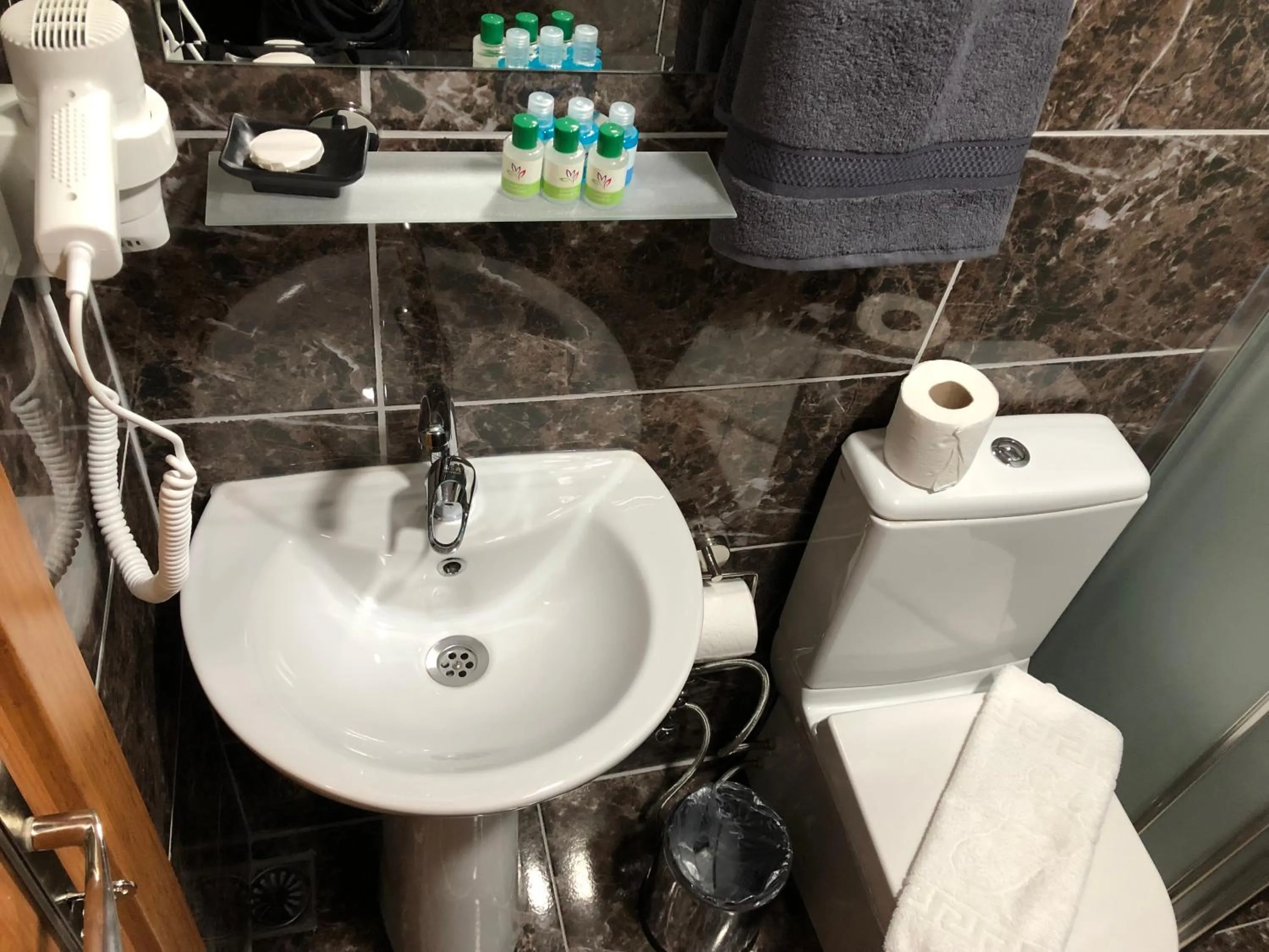 Bathroom in Ottoman's Pearl Hotel