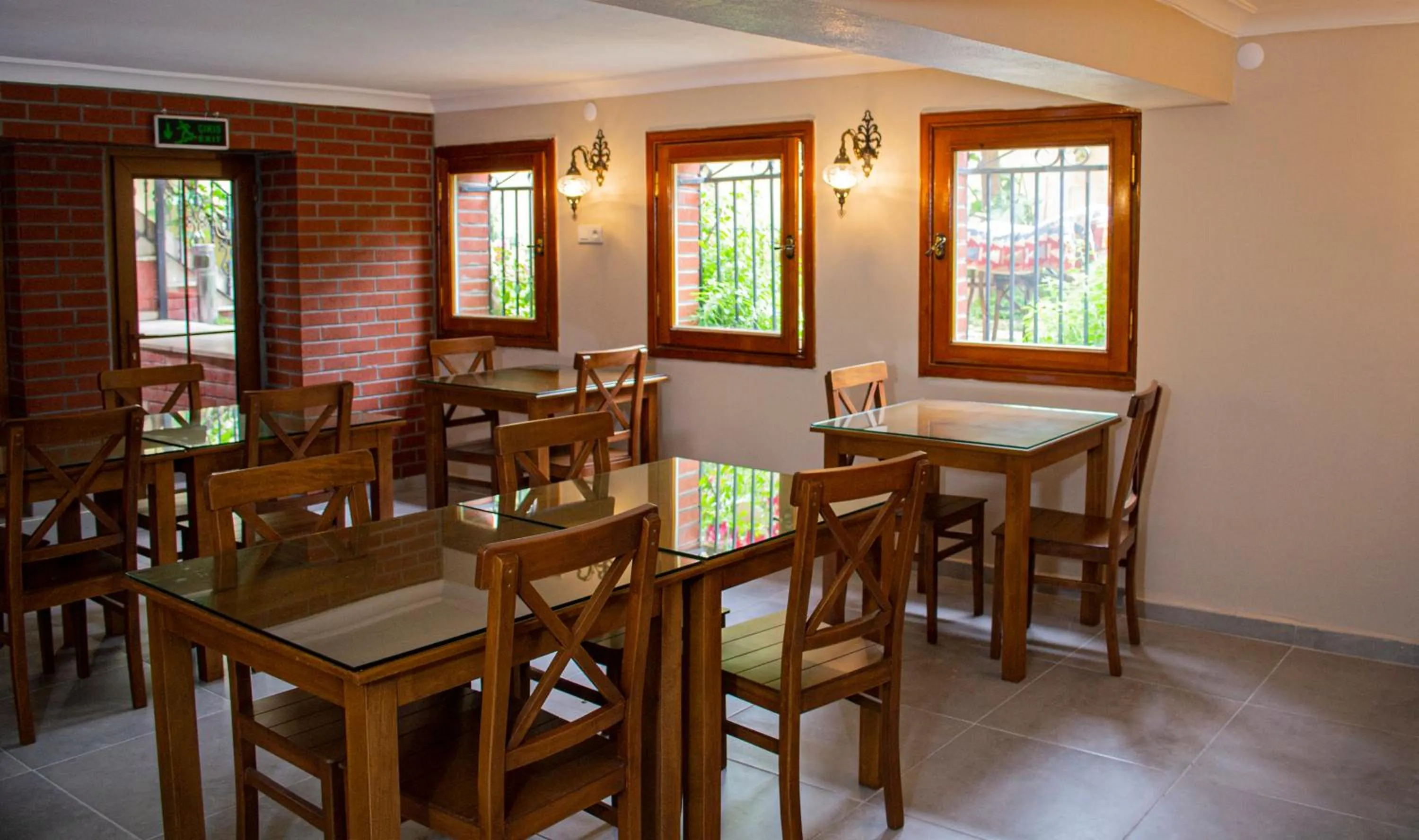 Restaurant/places to eat in Ottoman's Pearl Hotel