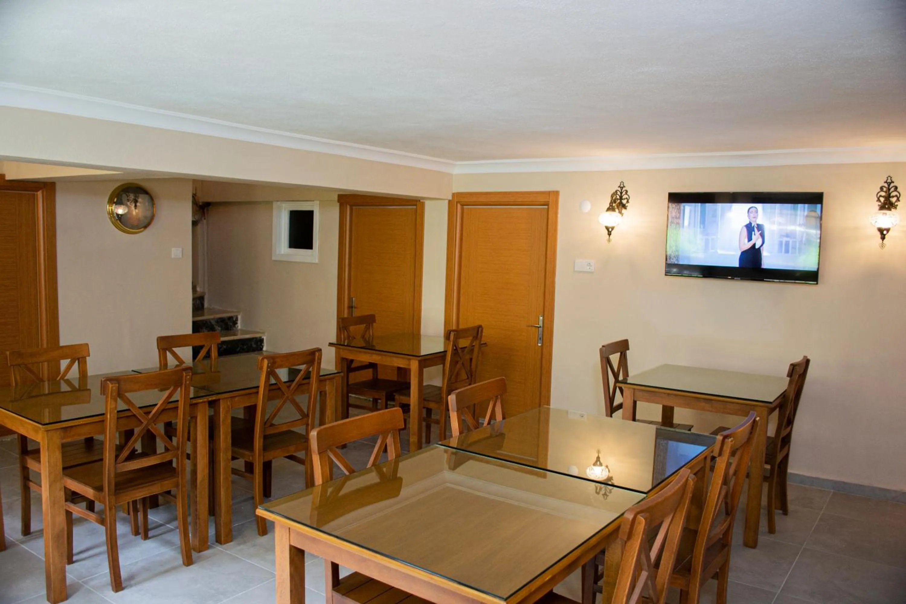 Restaurant/places to eat in Ottoman's Pearl Hotel