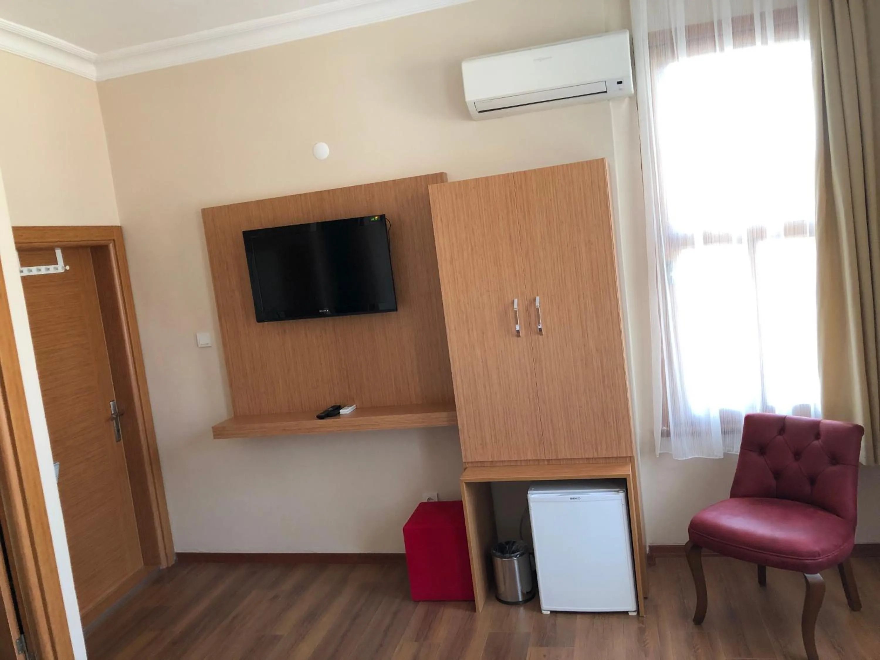 Photo of the whole room in Ottoman's Pearl Hotel