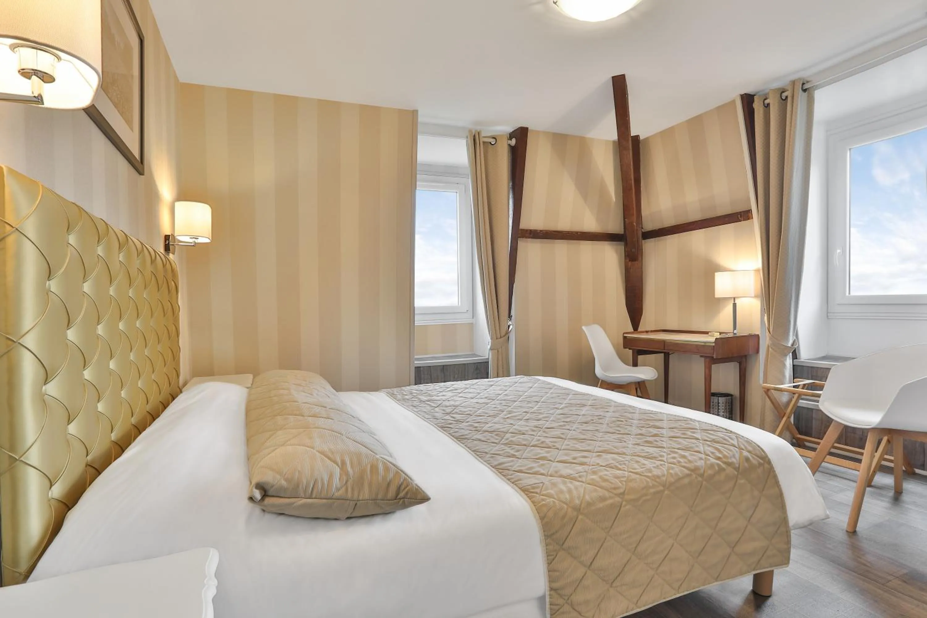 Bed in Hotel Restaurant La Verperie