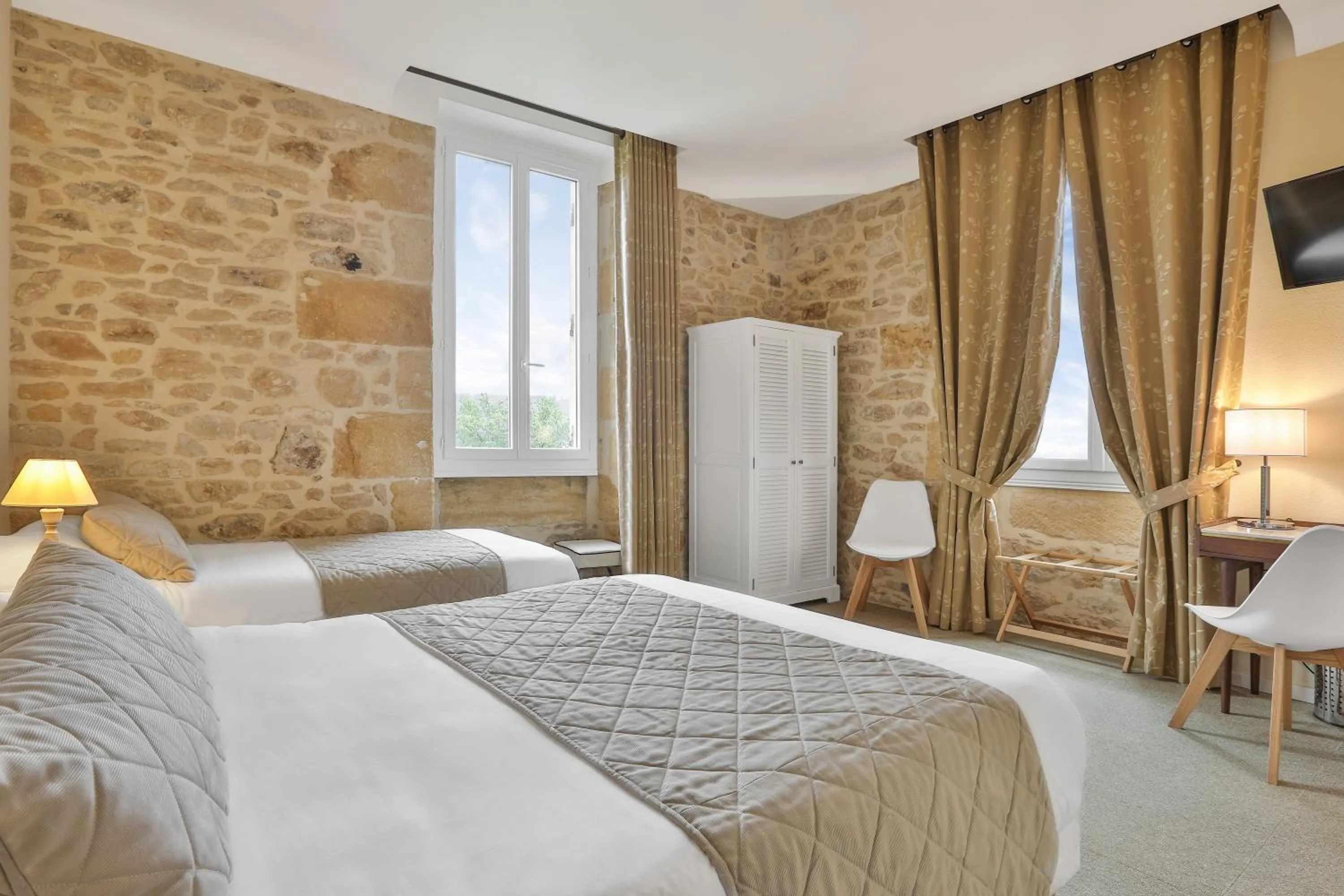 Photo of the whole room in Hotel Restaurant La Verperie