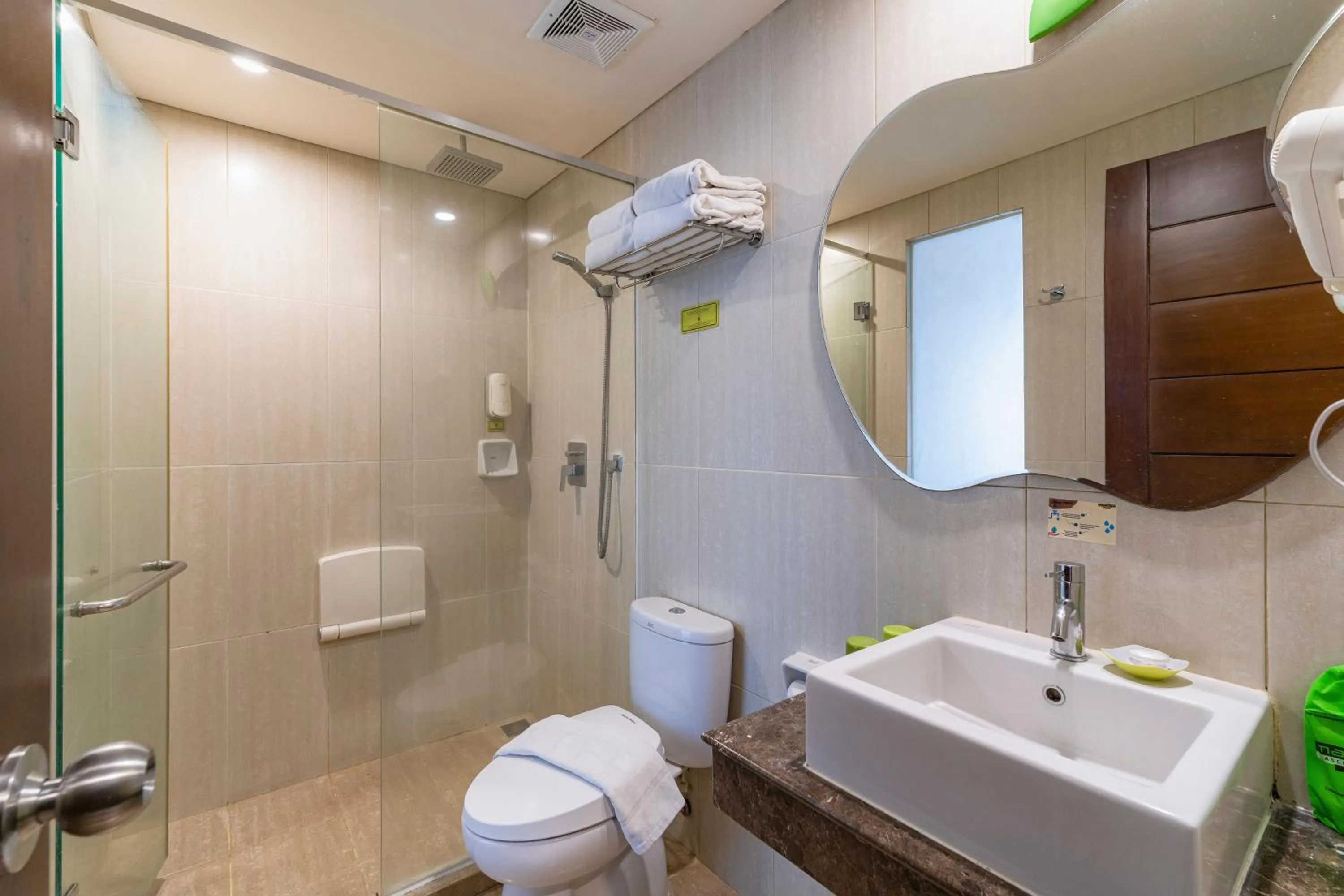 Toilet in Ascent Hotel & Cafe Malang