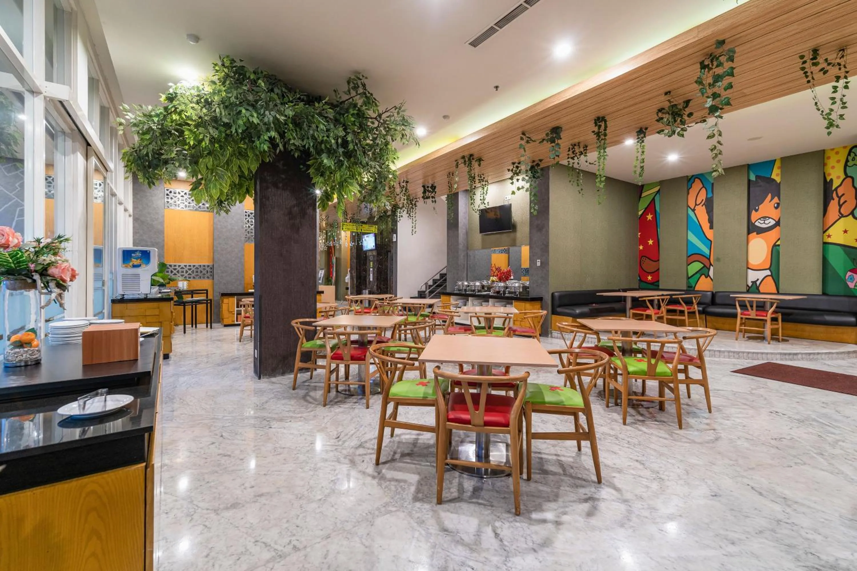 Restaurant/places to eat in Ascent Hotel & Cafe Malang