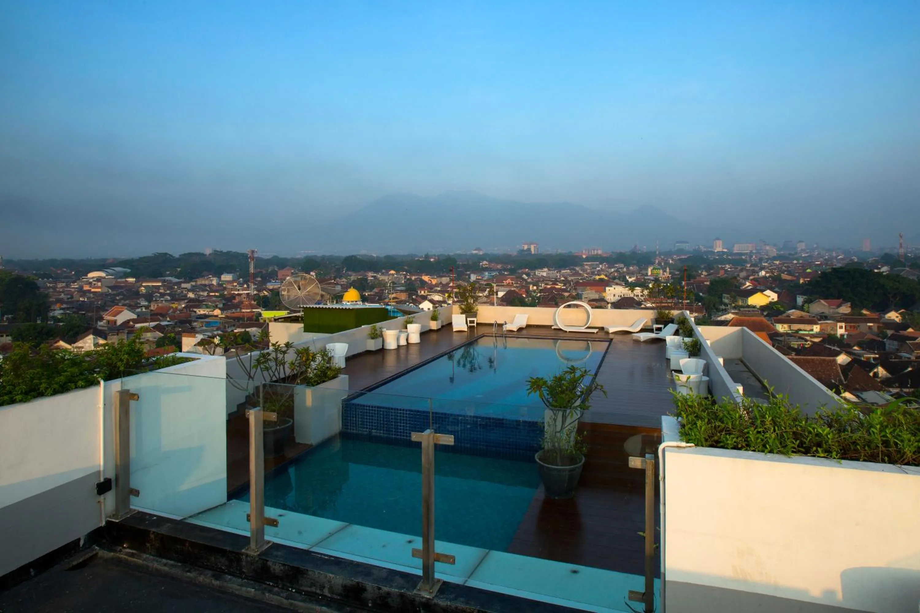 Swimming pool in Ascent Hotel & Cafe Malang
