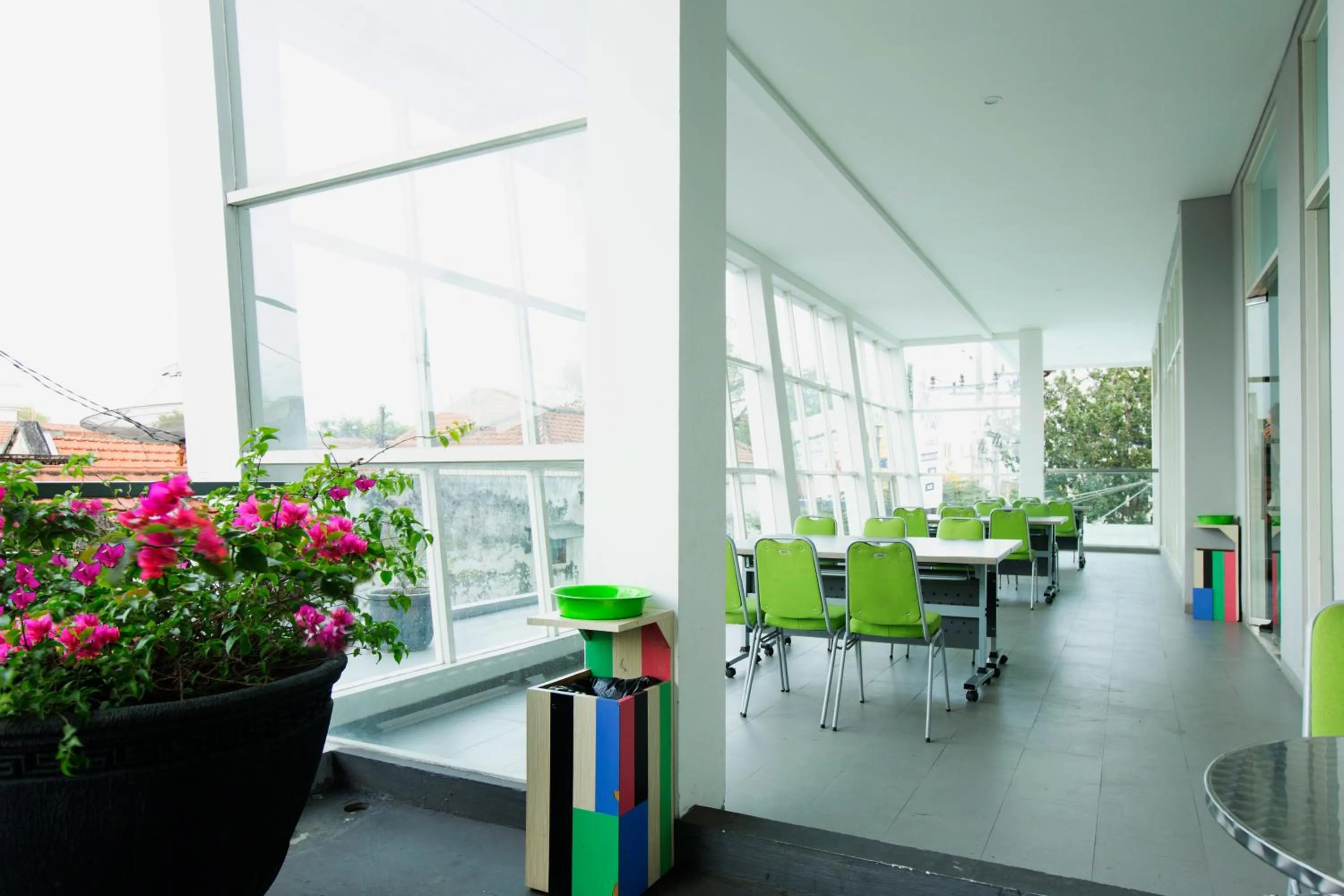 Restaurant/places to eat in Ascent Hotel & Cafe Malang