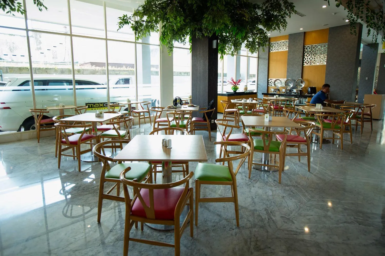 Restaurant/places to eat in Ascent Hotel & Cafe Malang