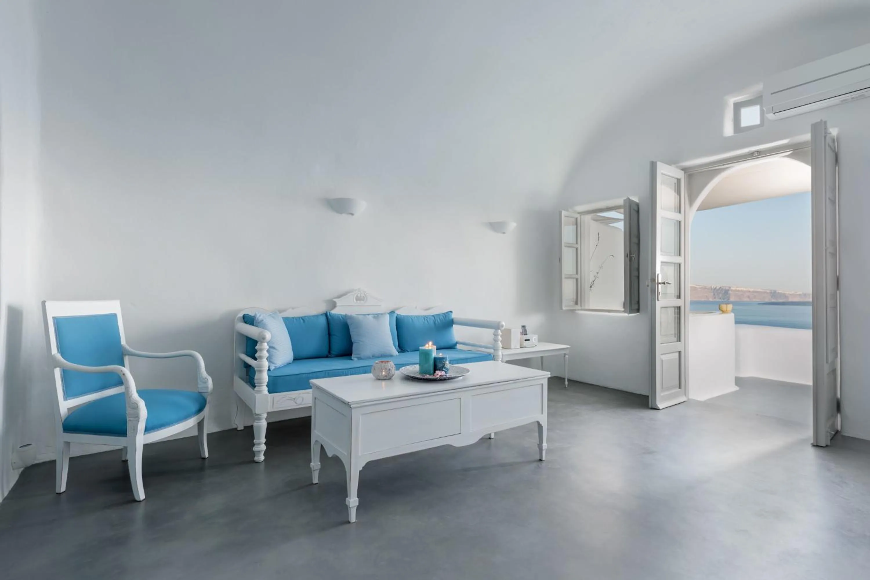 Day in Thirea Suites