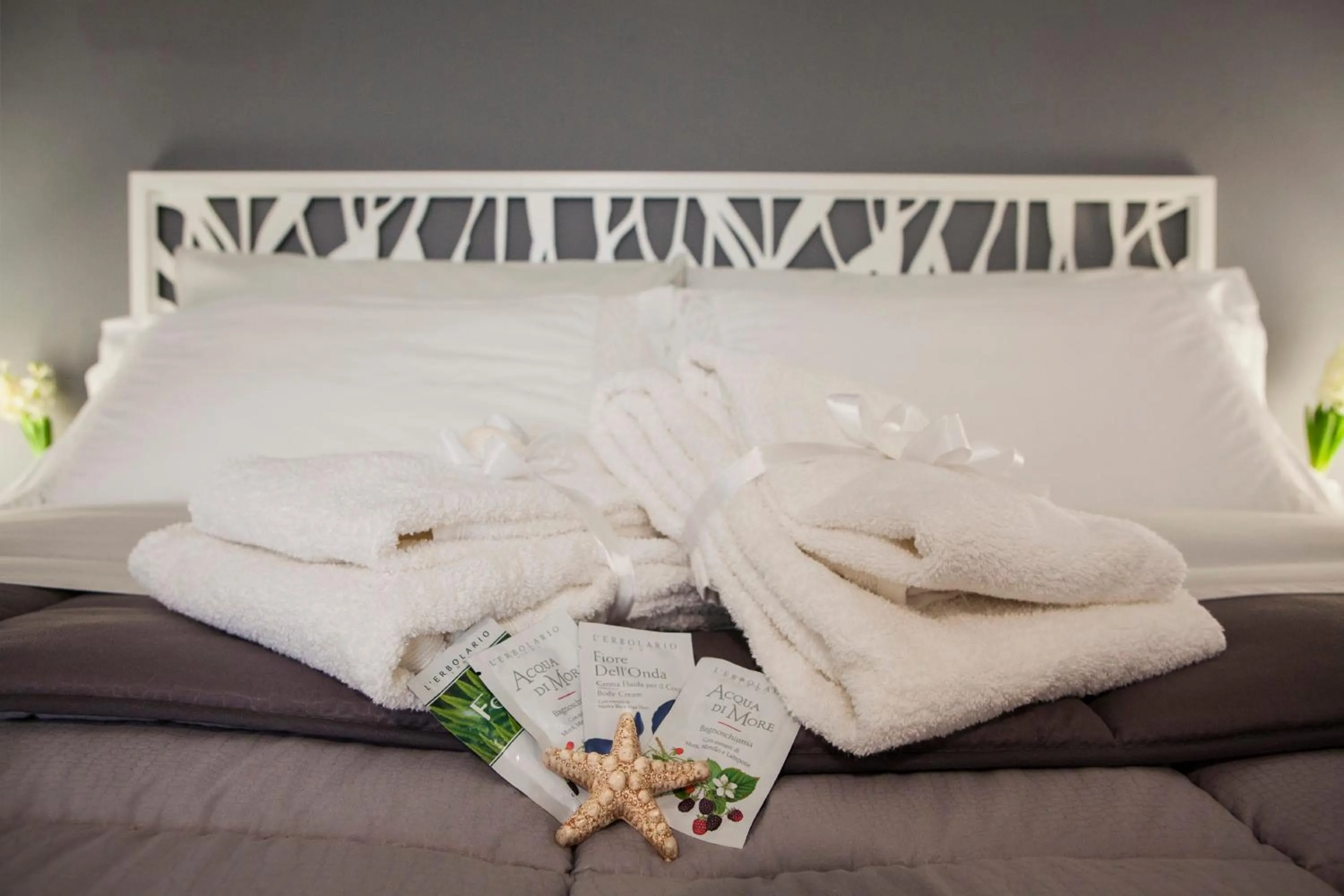 Other, Bed in City Lights Rome