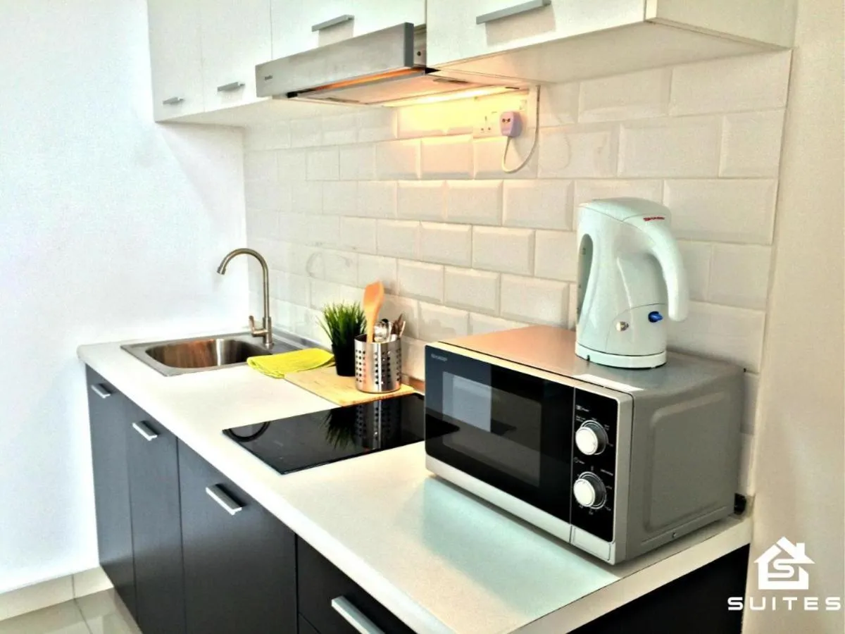 Kitchen or kitchenette in S-Suites@The Scott Garden