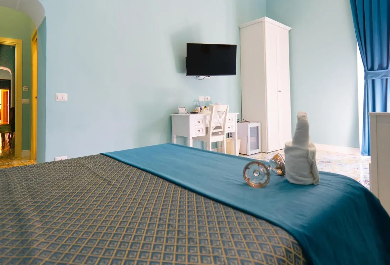 TV and multimedia, Bed in Guesthouse Adry in Naples TV and multimedia, Bed in Guesthouse Adry in Naples