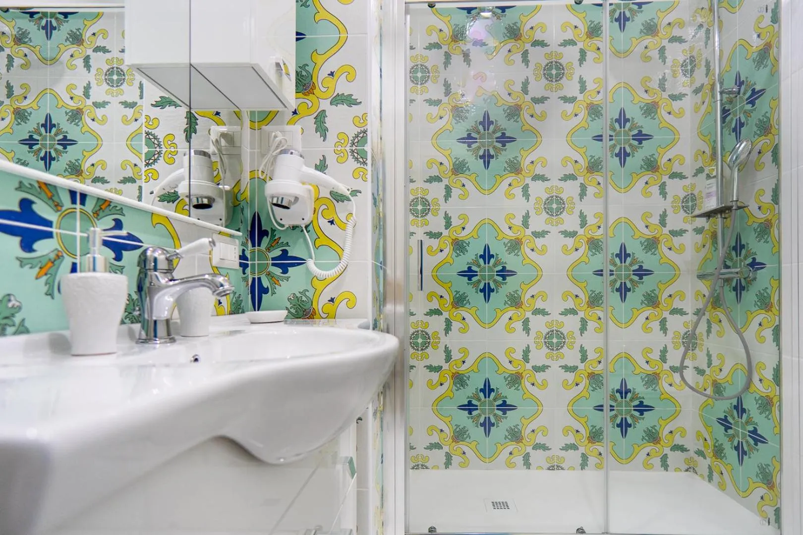 Shower in Guesthouse Adry in Naples