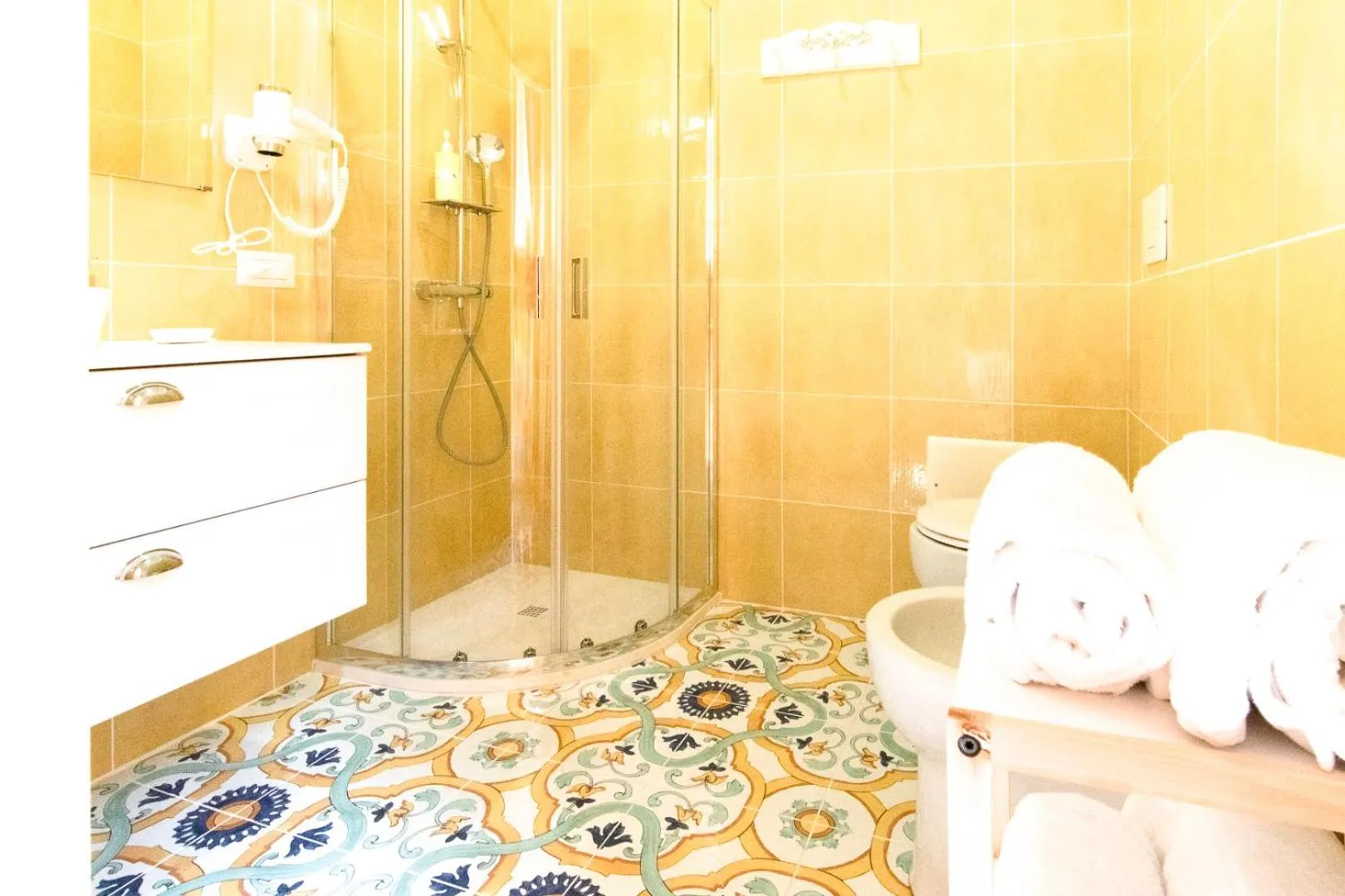 Shower in Guesthouse Adry in Naples