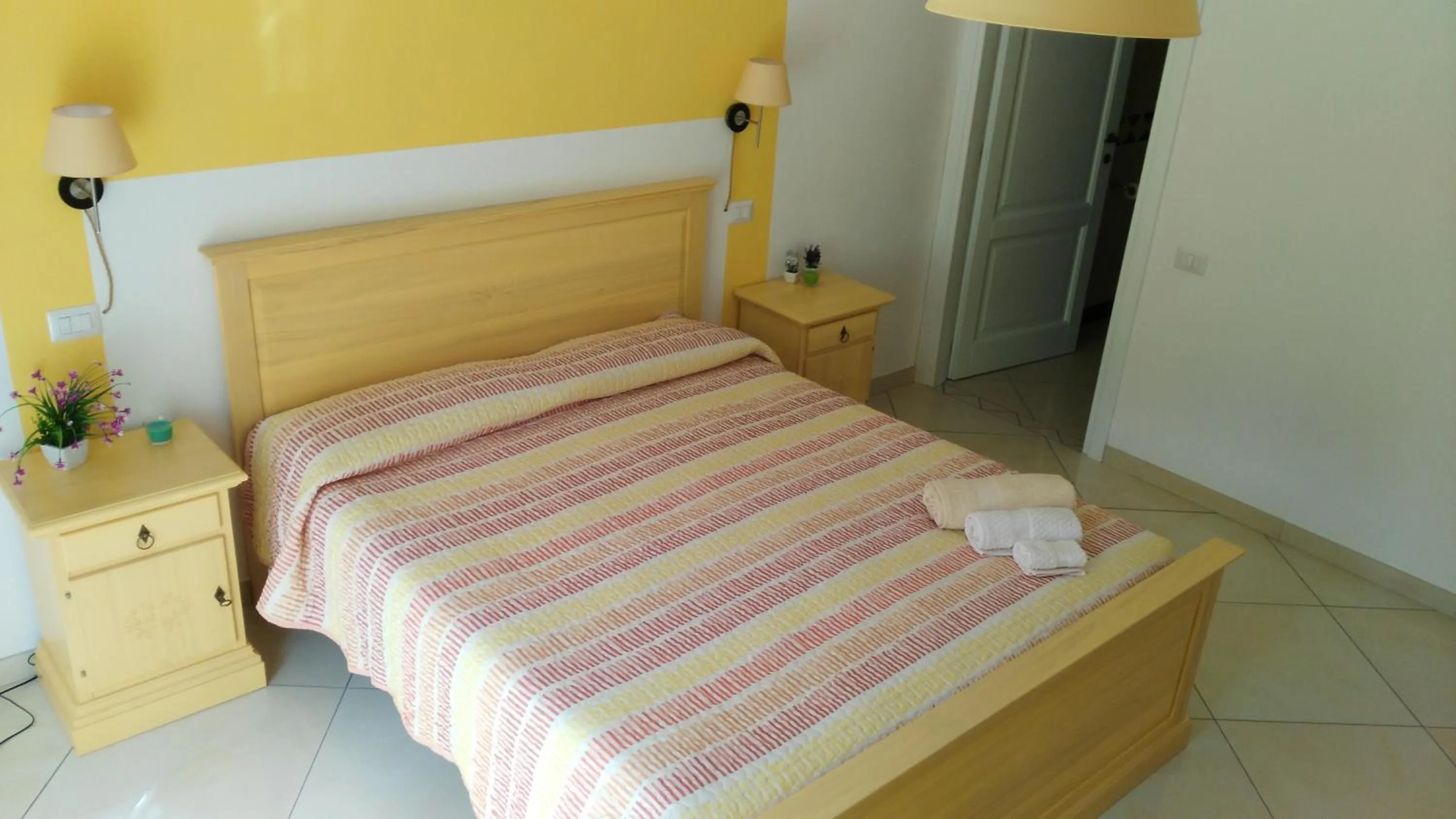 Deluxe Double Room with Shower - single occupancy in B&b Sa Zodia Guest House