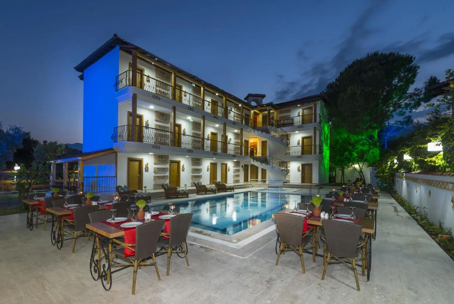 Restaurant/places to eat in Amore Hotel Teki̇rova