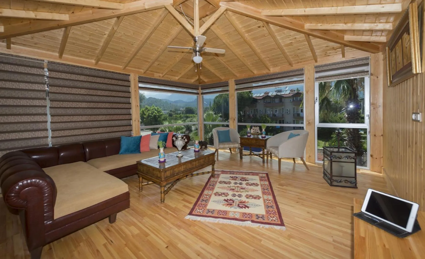 Communal lounge/ TV room in Amore Hotel Teki̇rova