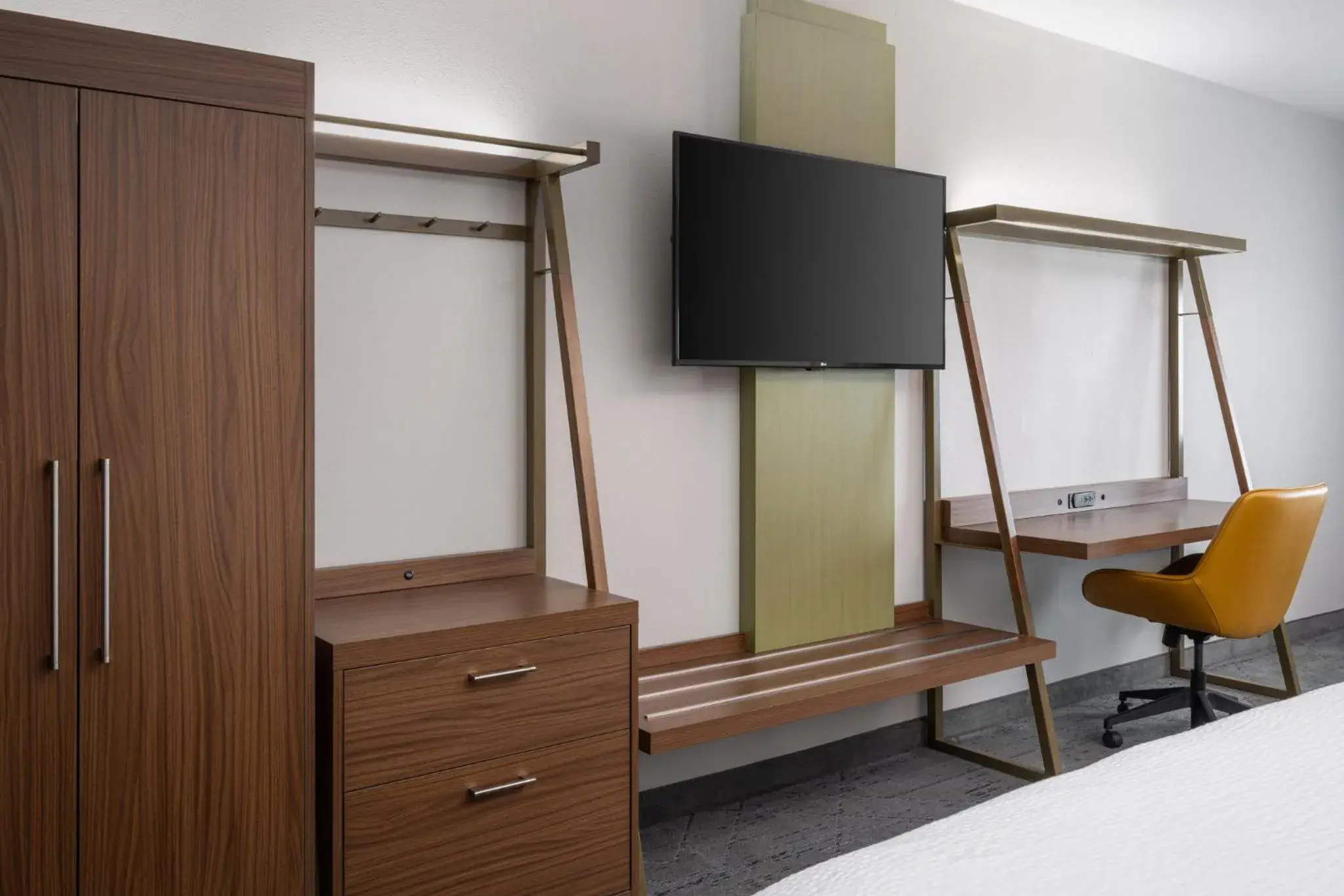 Photo of the whole room, Bed in Holiday Inn Express & Suites Trinity by IHG Photo of the whole room, Bed in Holiday Inn Express & Suites Trinity by IHG