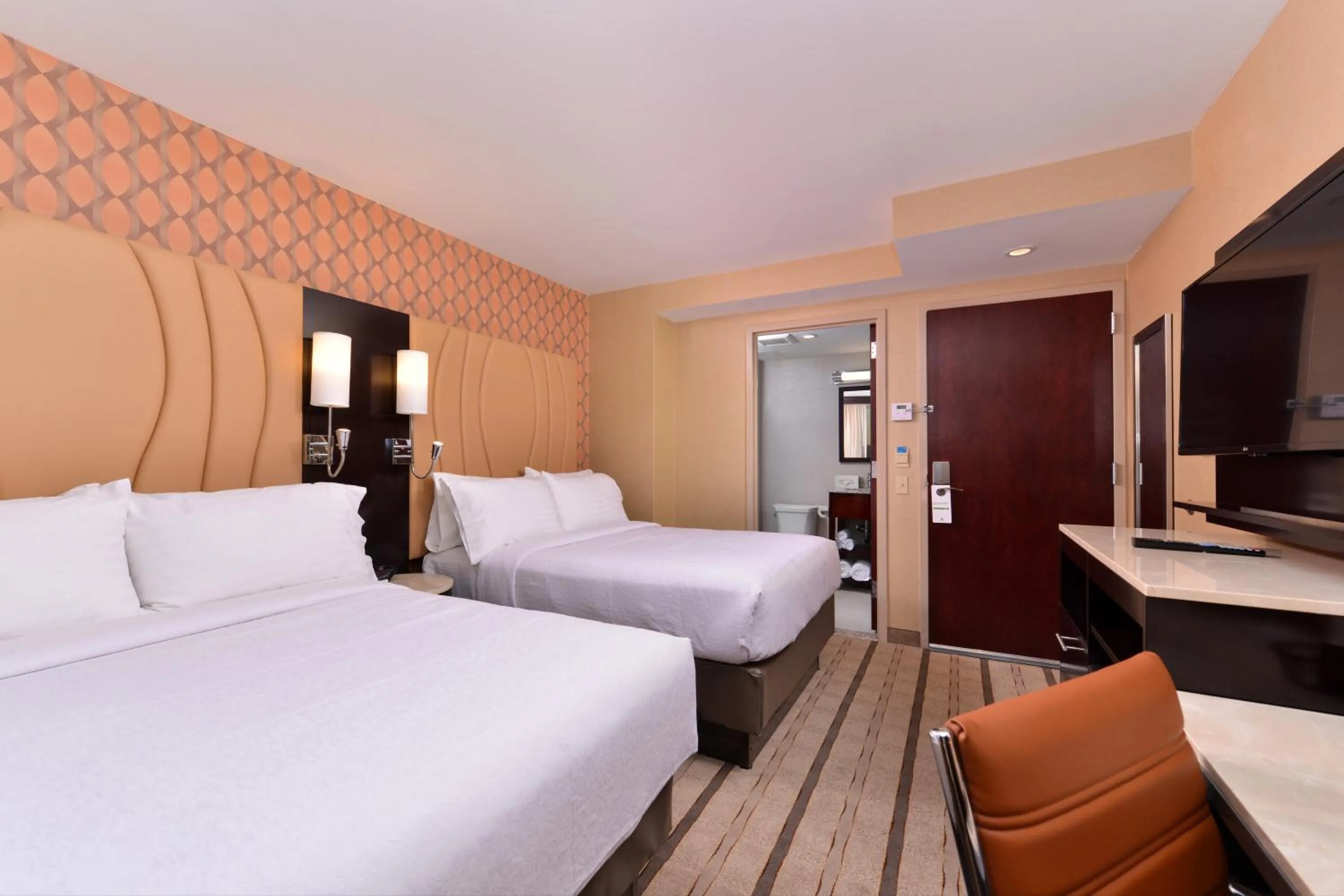 Photo of the whole room, Bed in Holiday Inn New York City - Times Square by IHG
