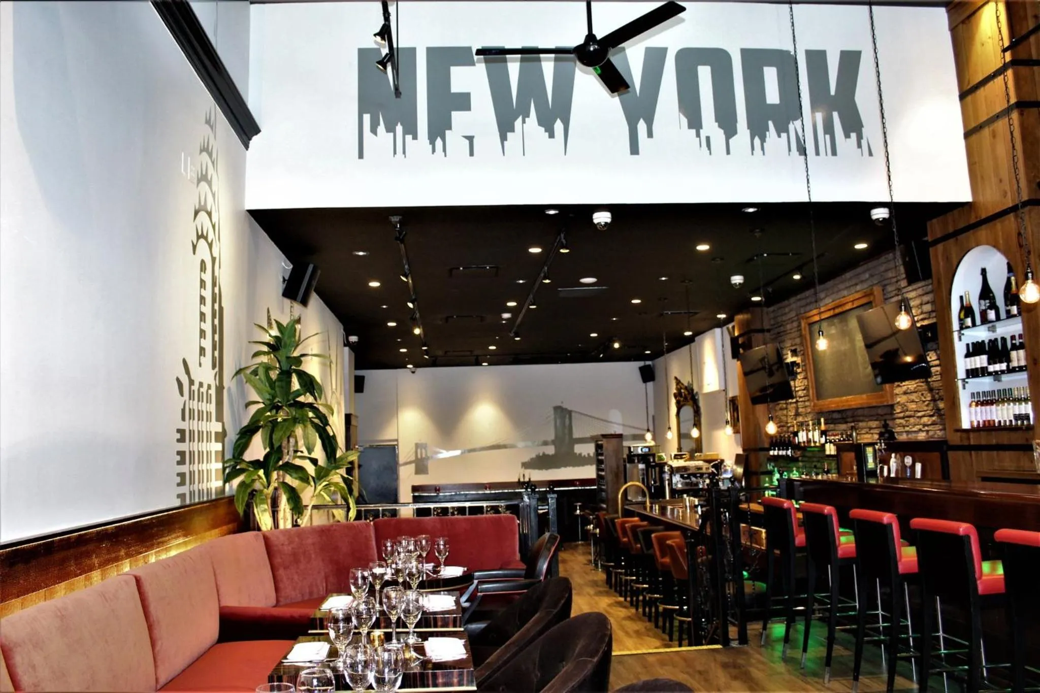 Lounge or bar in Holiday Inn New York City - Times Square by IHG