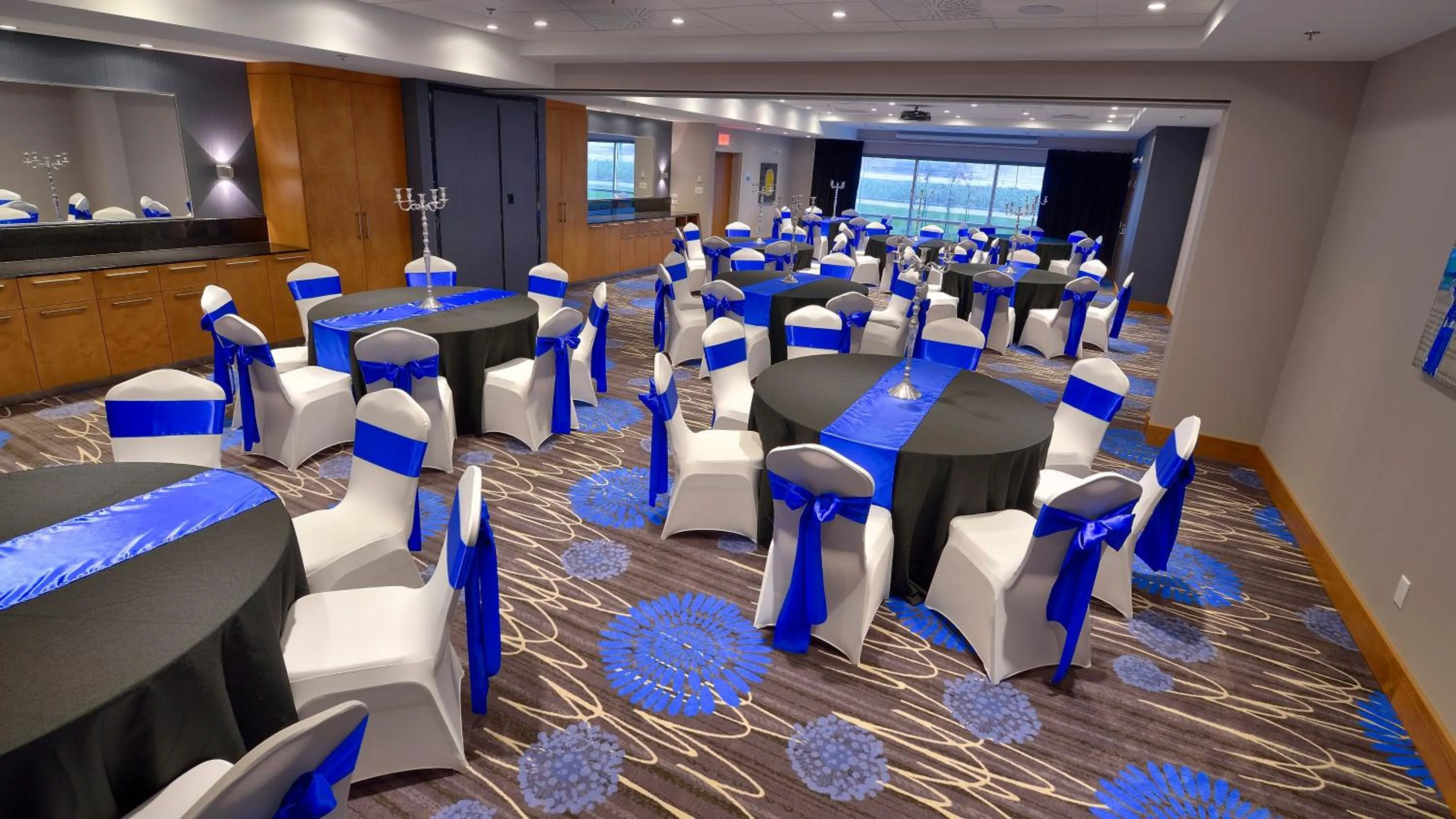 Banquet/Function facilities in Holiday Inn Express & Suites Vaudreuil-Dorion by IHG