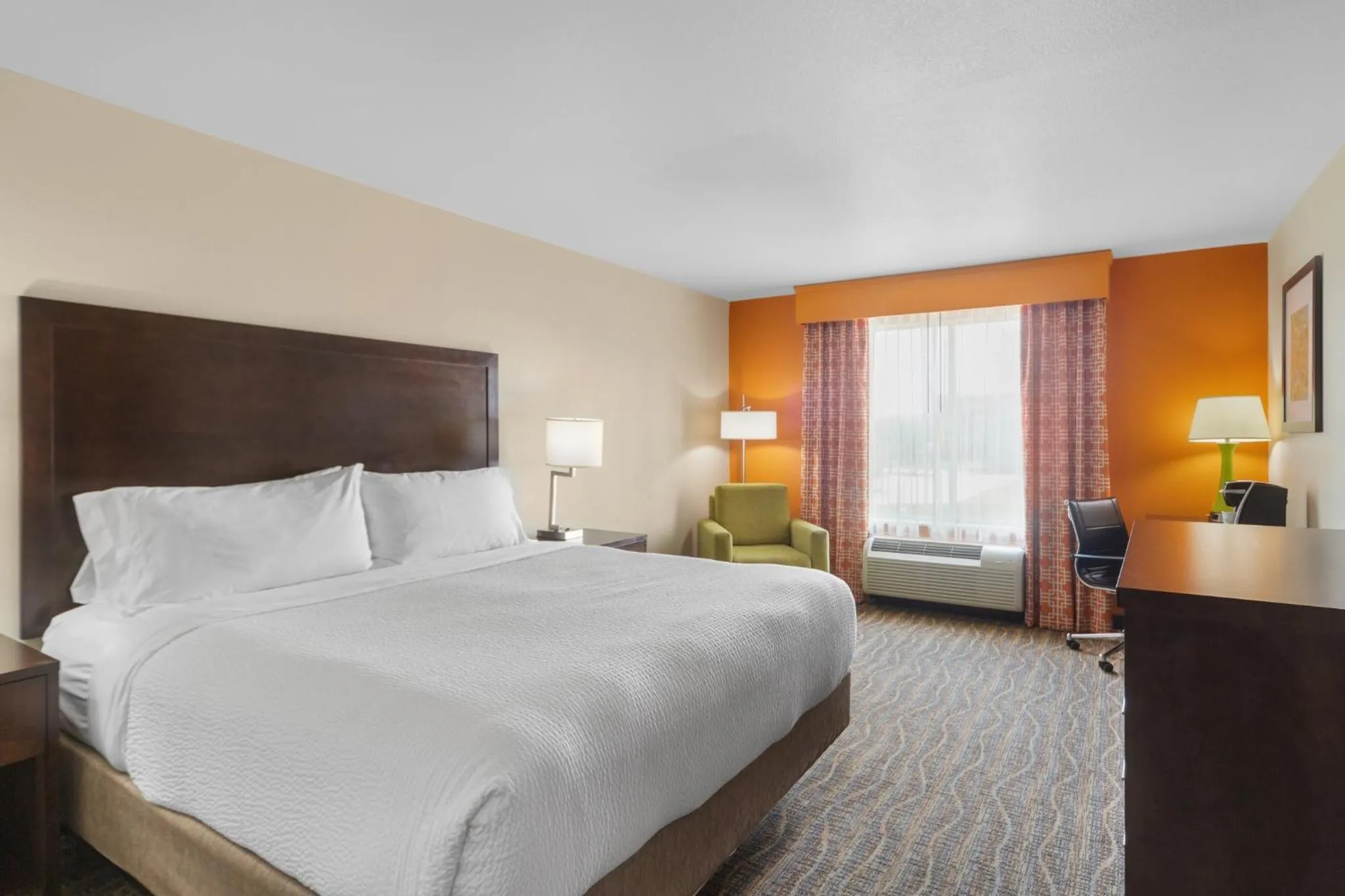 Photo of the whole room, Bed in Holiday Inn Express Tomball by IHG