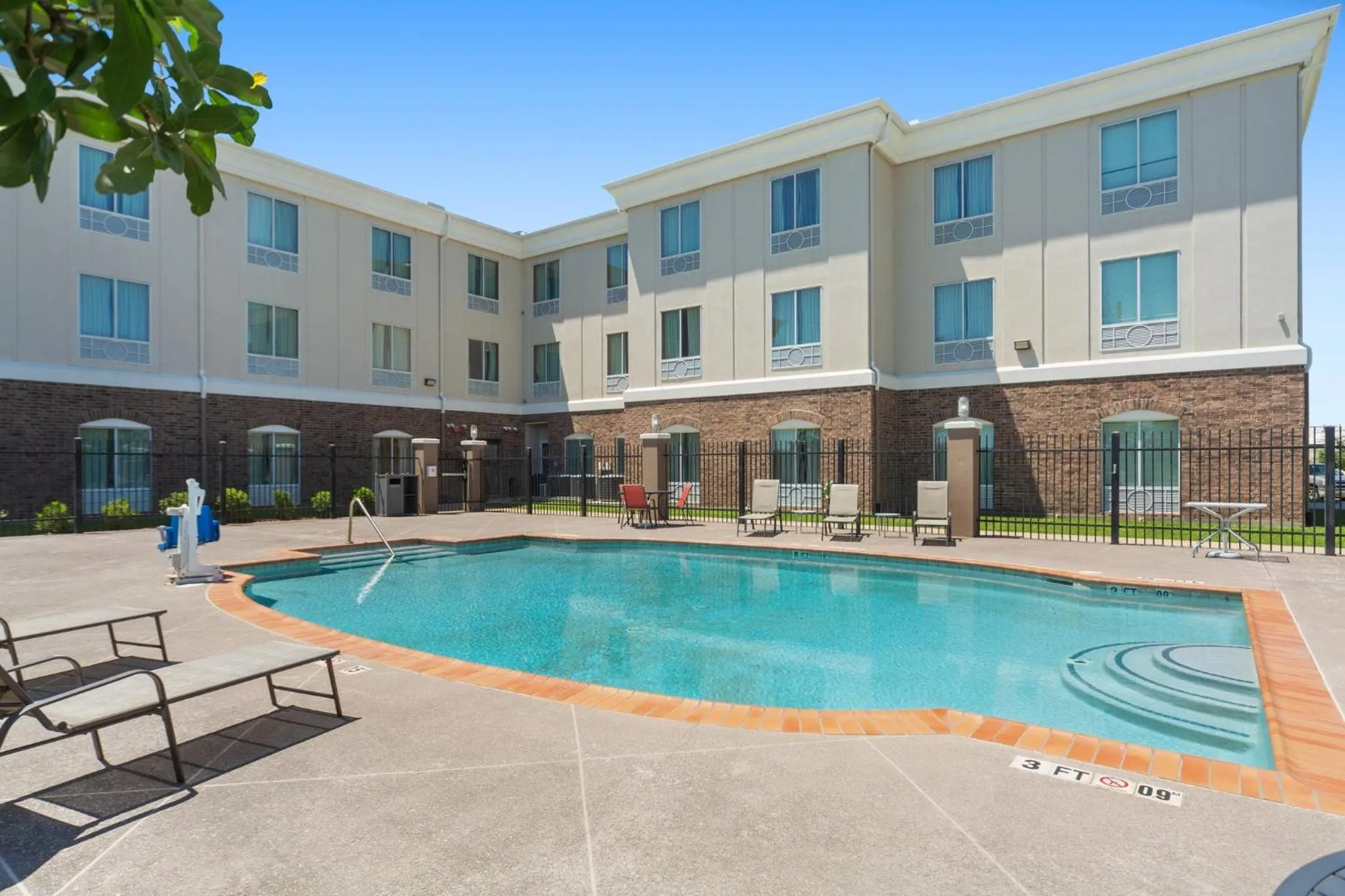 Swimming pool in Holiday Inn Express Tomball by IHG