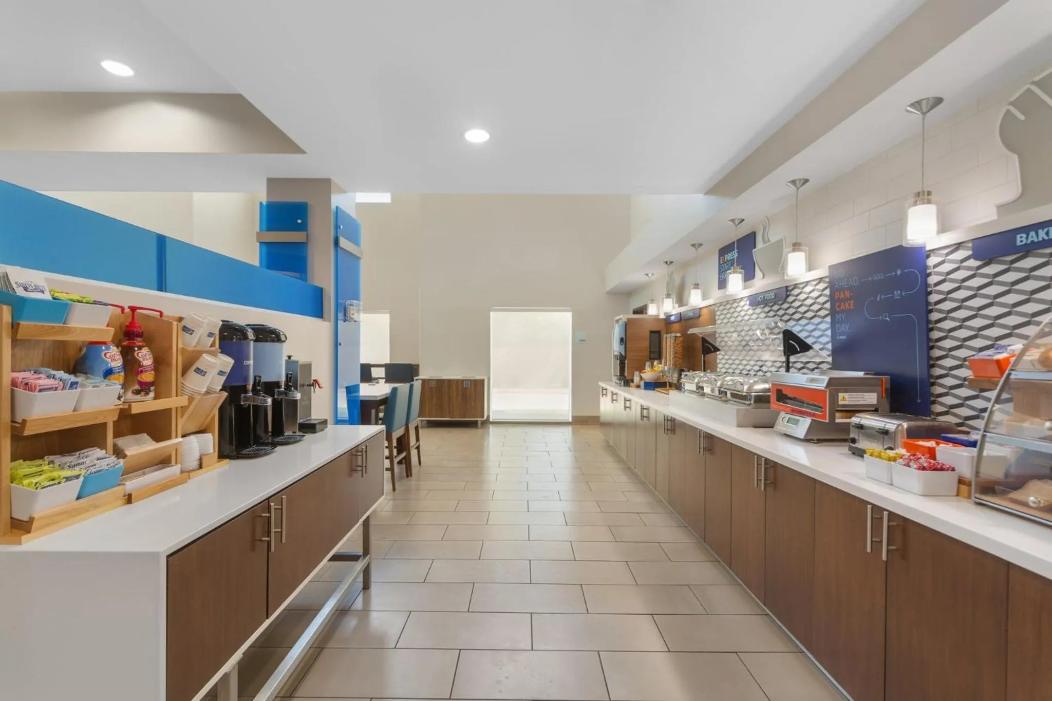 Breakfast in Holiday Inn Express Tomball by IHG