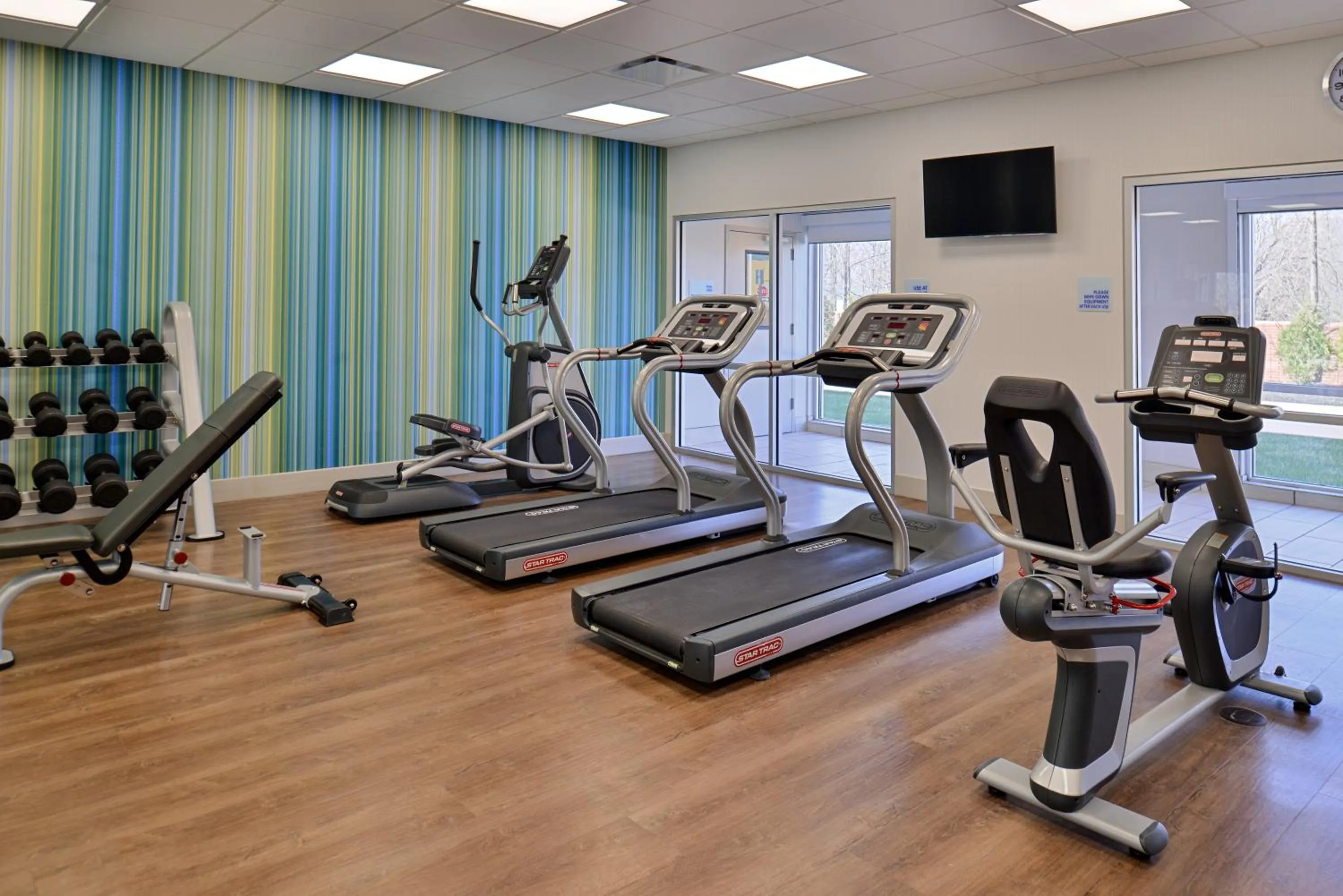 Fitness centre/facilities in Holiday Inn Express & Suites Farmington Hills - Detroit by IHG