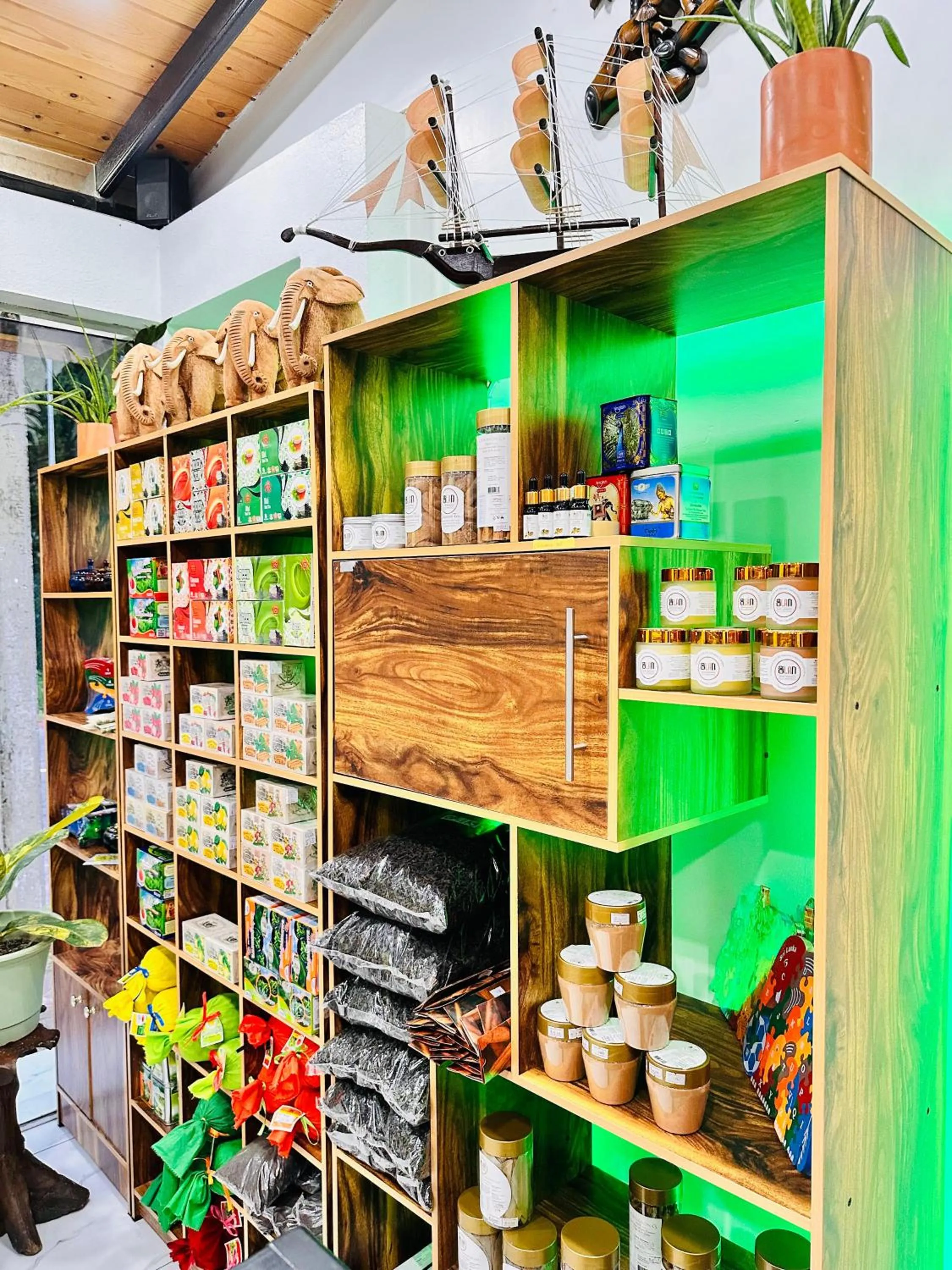 On-site shops in Otha Shy Airport Transit Hotel