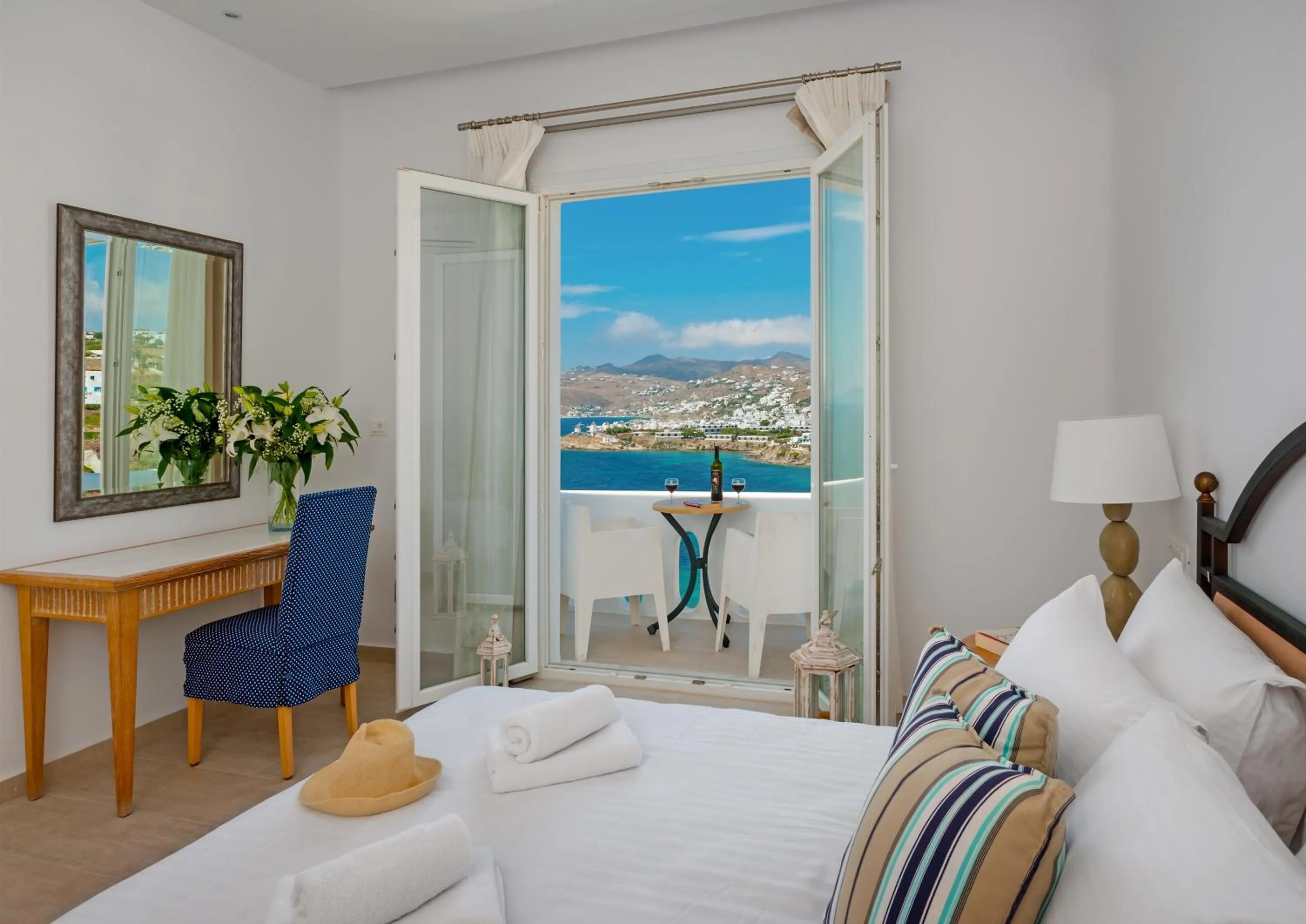 Photo of the whole room in Cape Mykonos
