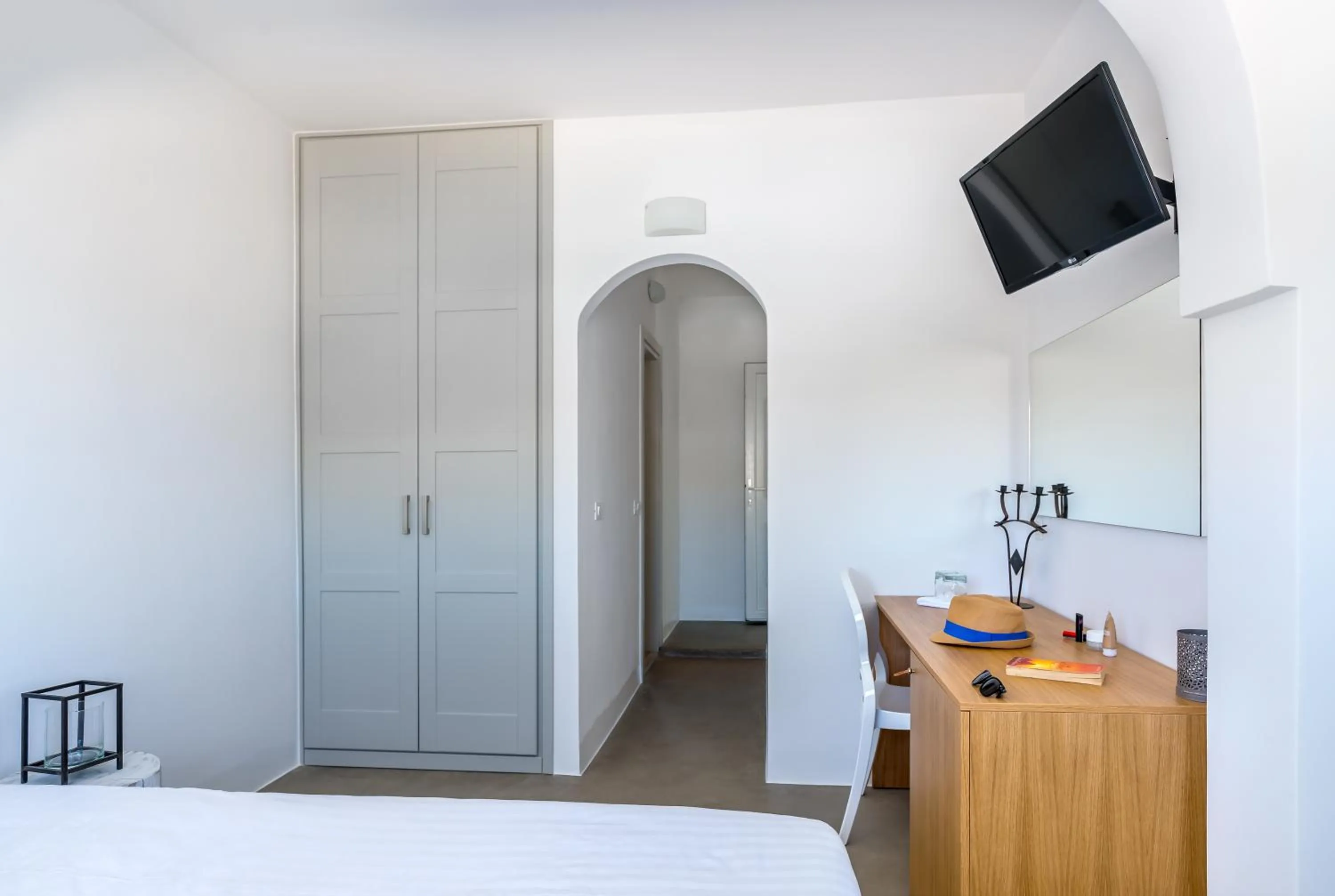 Photo of the whole room in Cape Mykonos