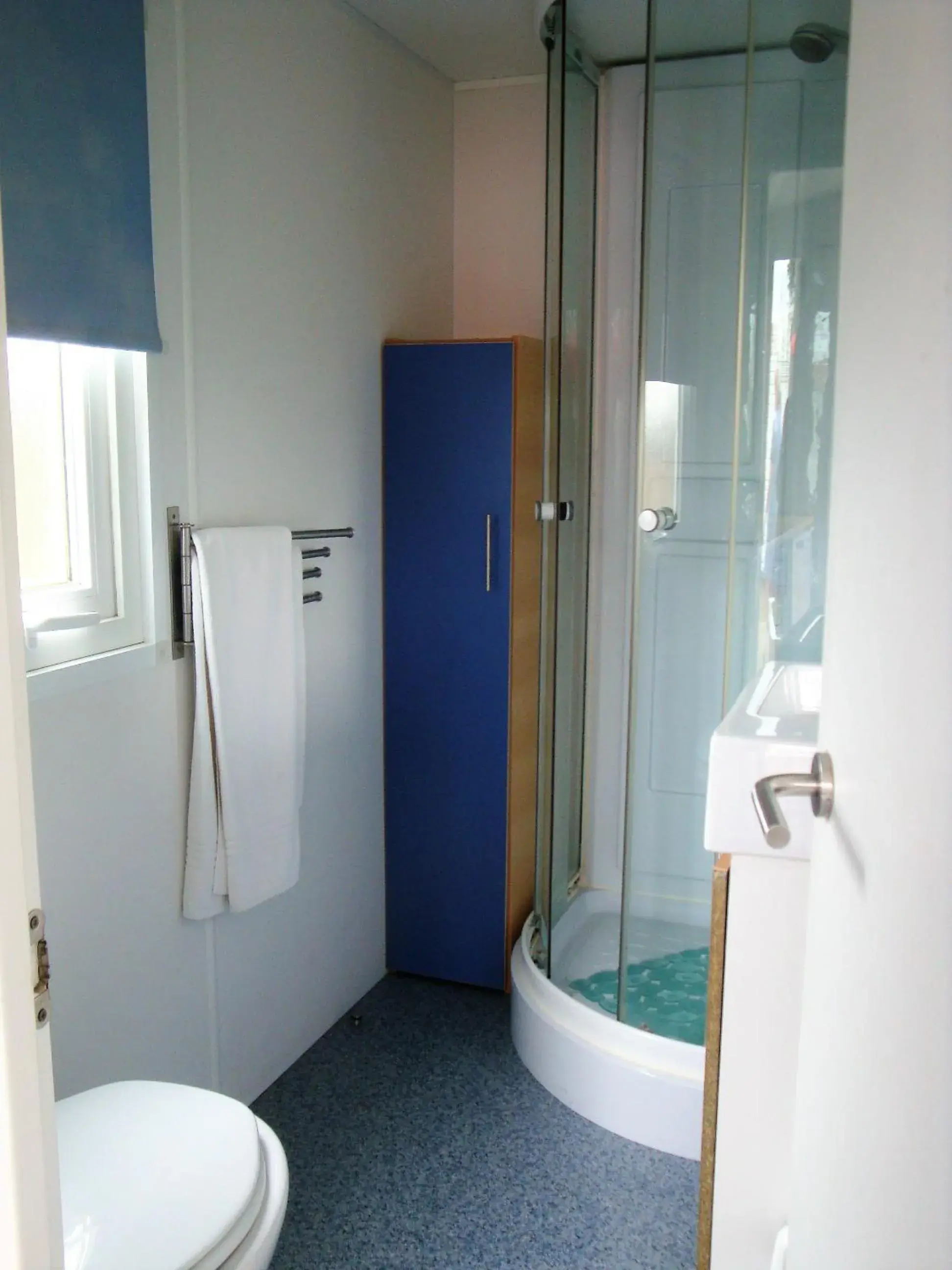 Bathroom in Parque de Campismo Orbitur Angeiras Bathroom in Parque de Campismo Orbitur Angeiras