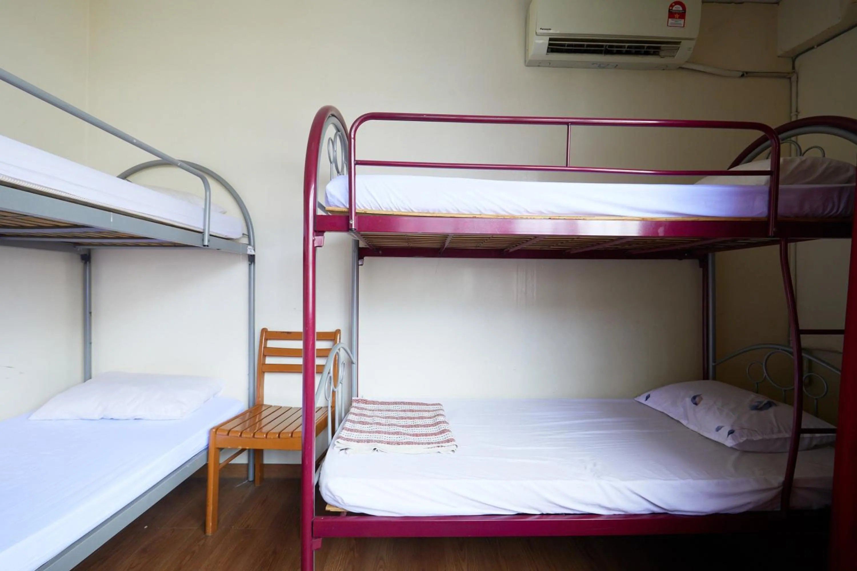 Bed in Ros Heritage Motel