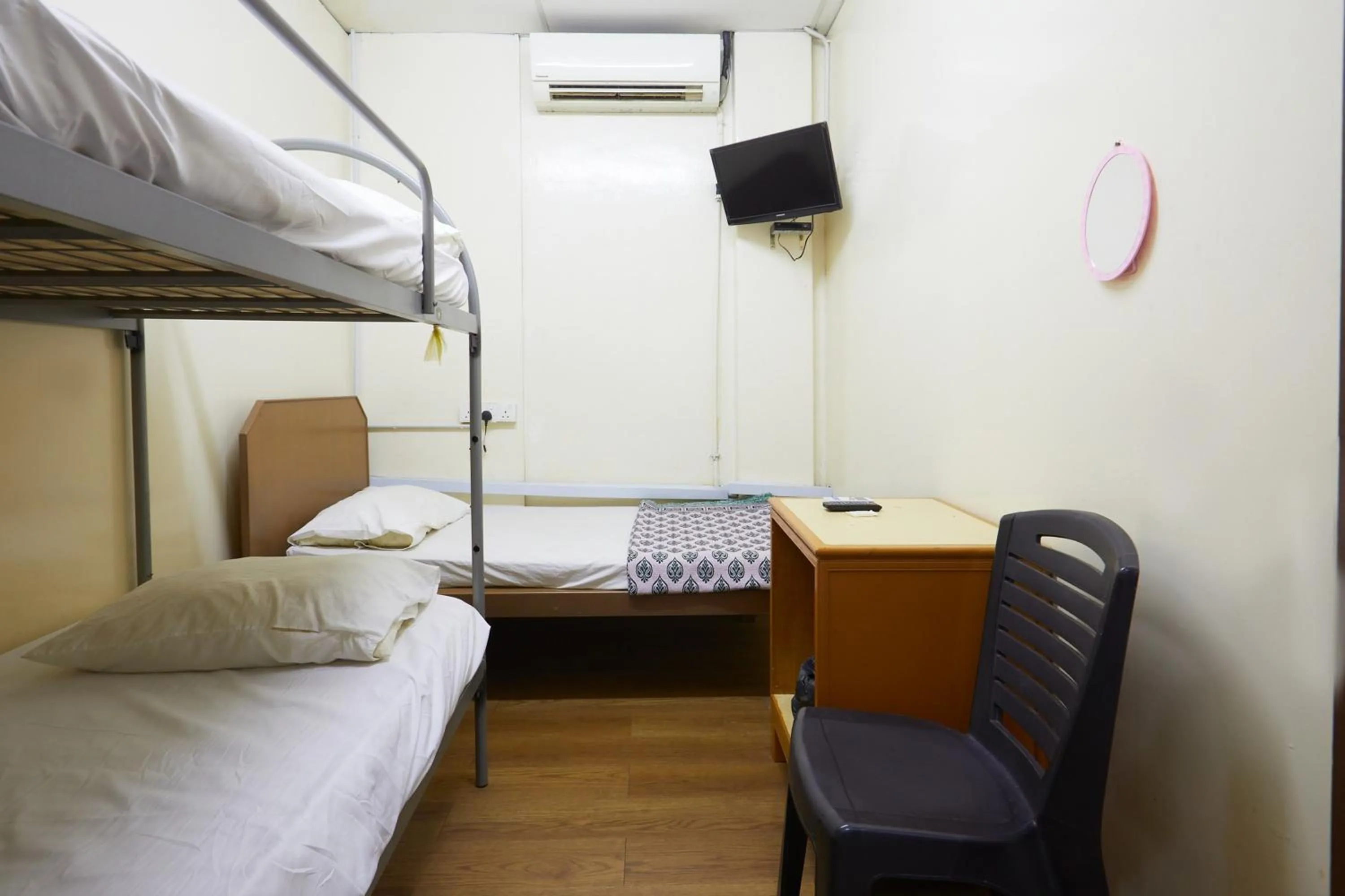 Bed in Ros Heritage Motel