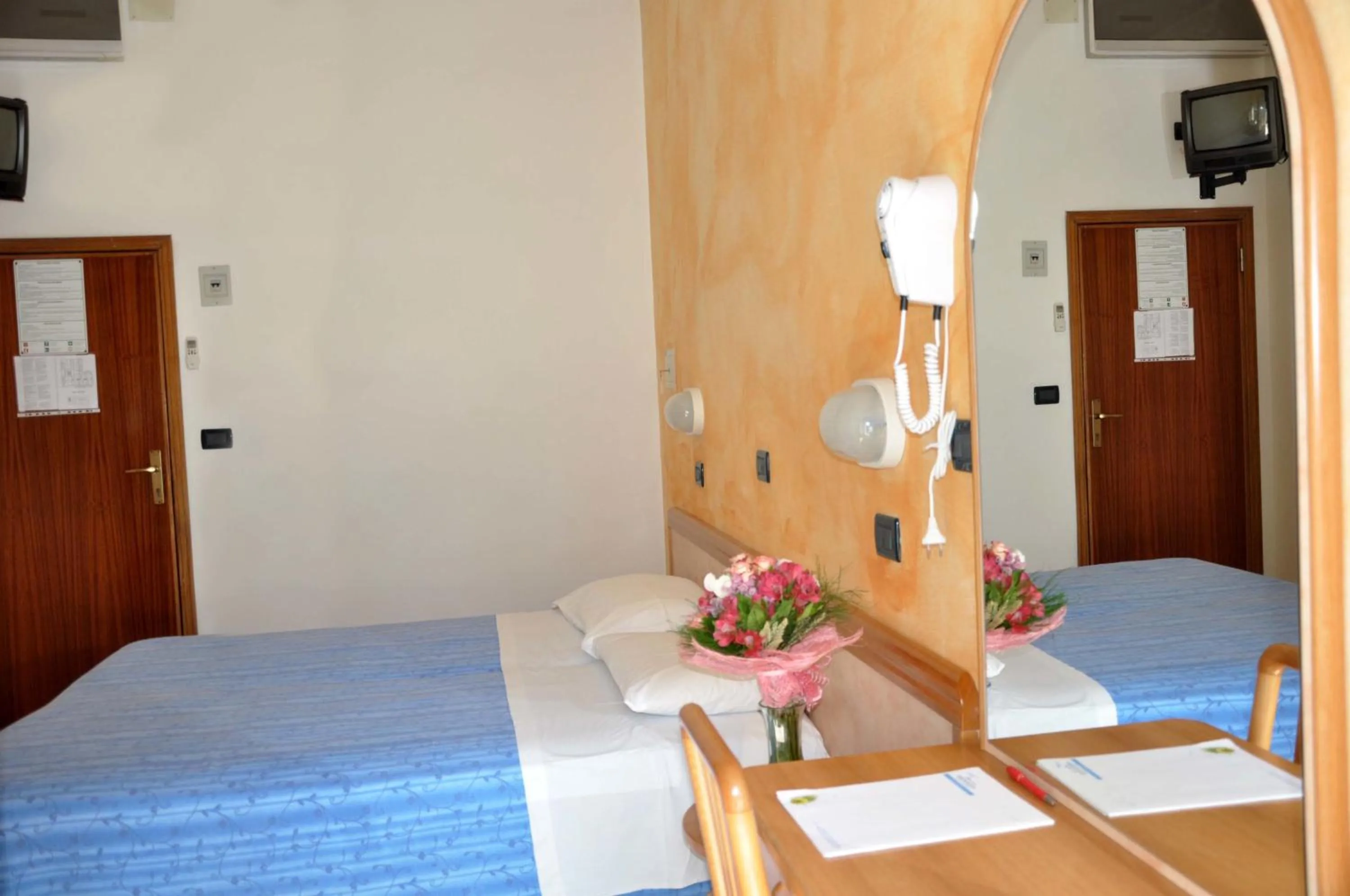 Photo of the whole room, Bed in Hotel Abbondanza