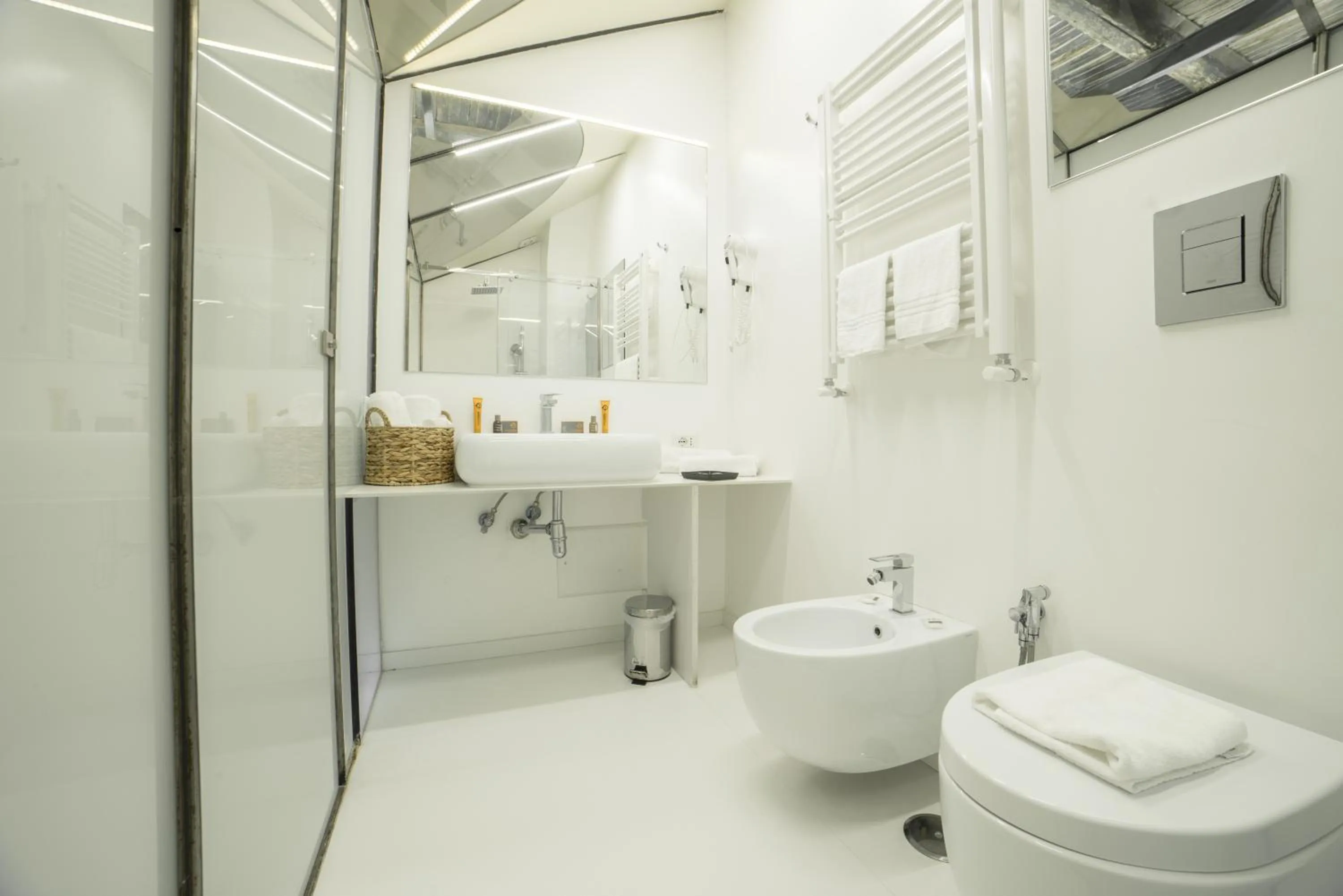 Shower in Chiaia 197 Deluxe Residence