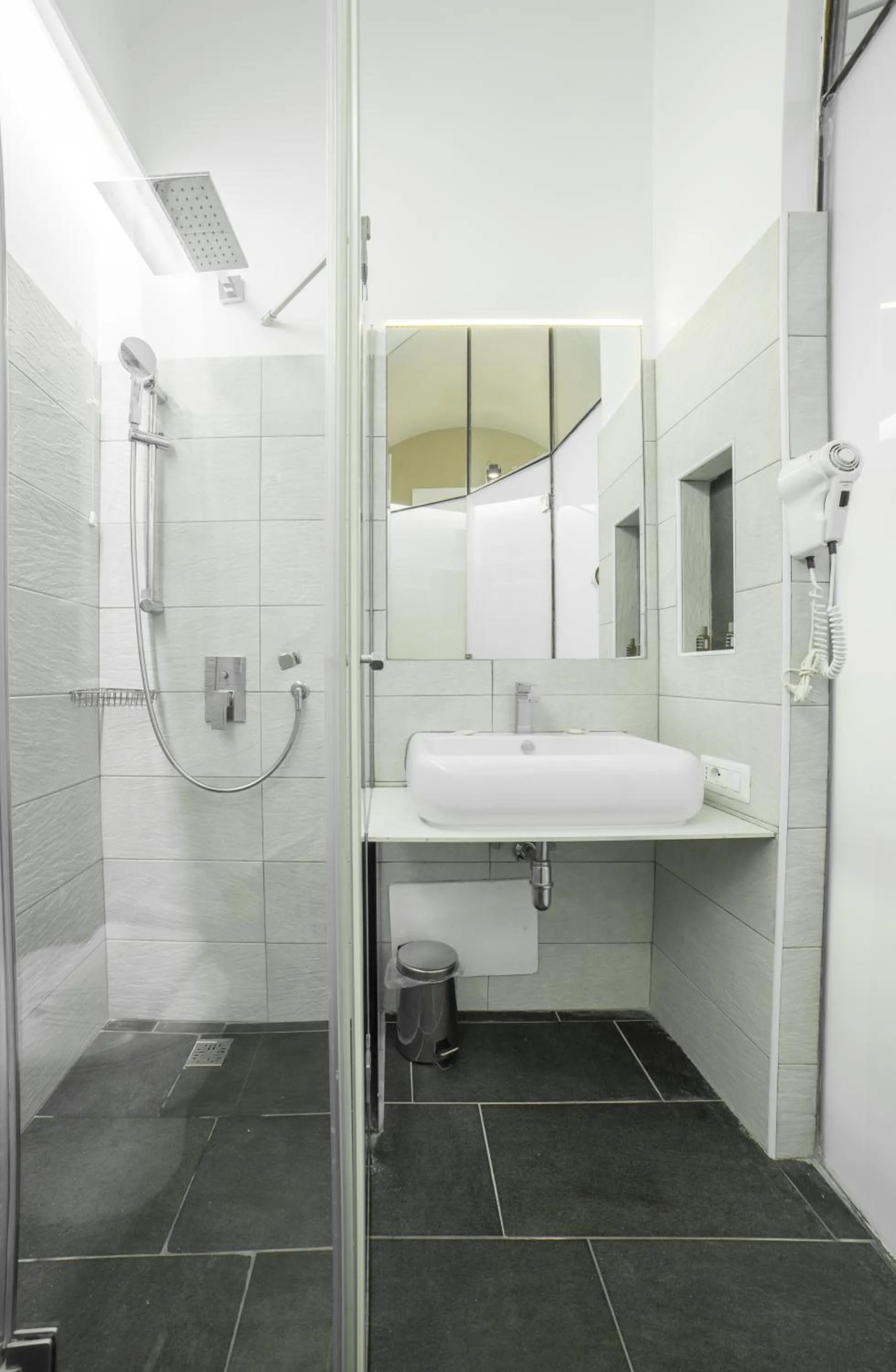 Shower in Chiaia 197 Deluxe Residence