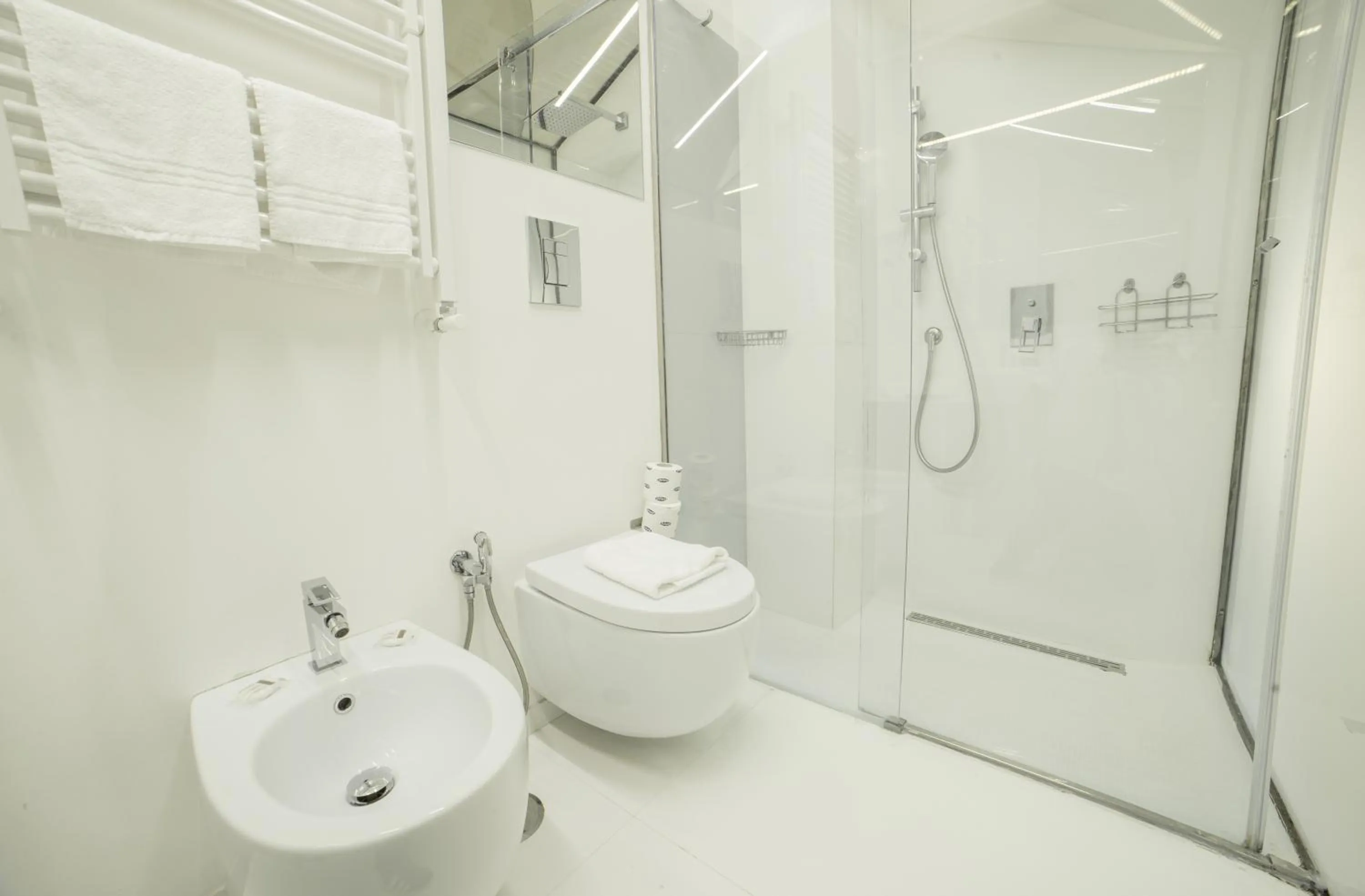 Shower in Chiaia 197 Deluxe Residence