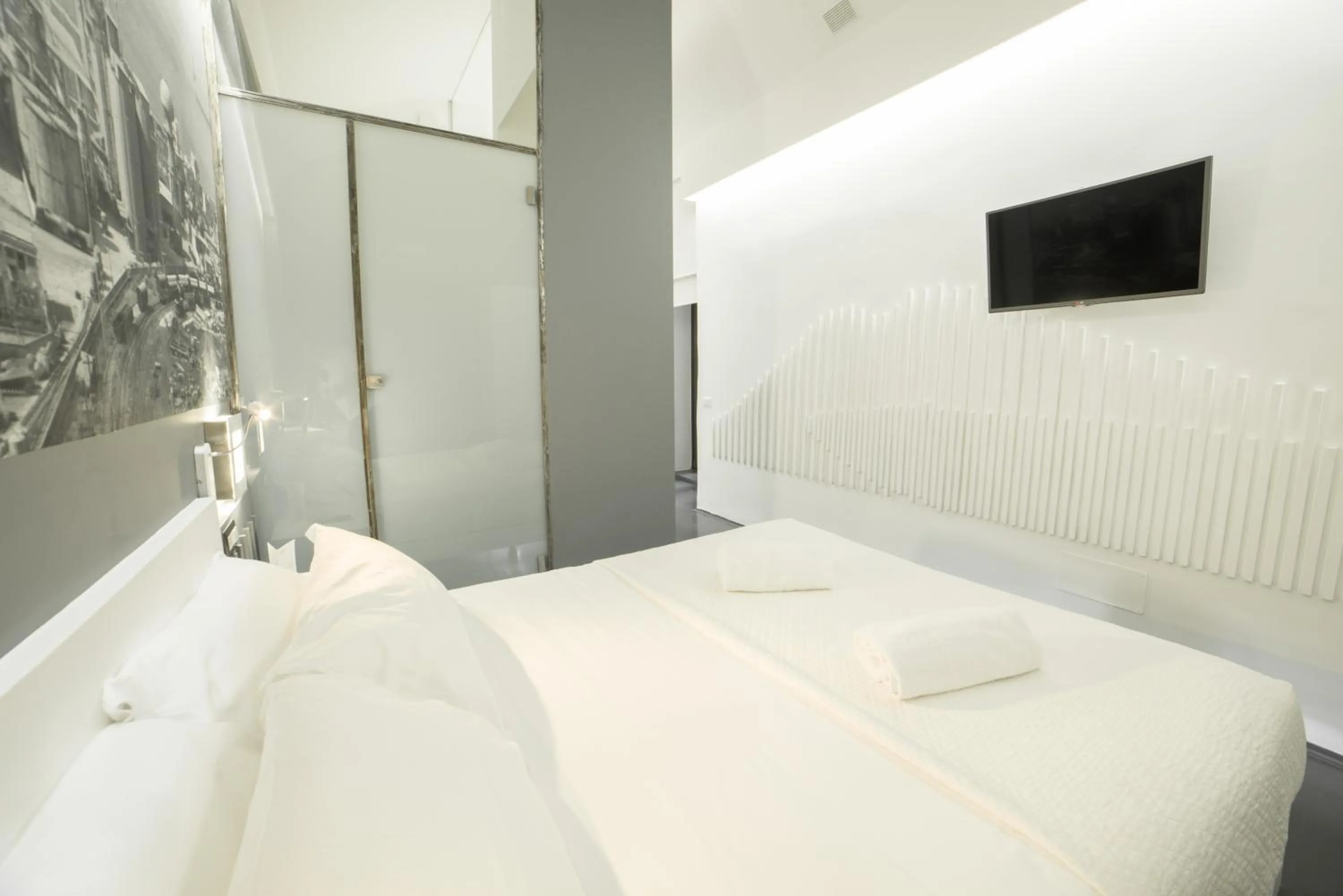 TV and multimedia, Bed in Chiaia 197 Deluxe Residence