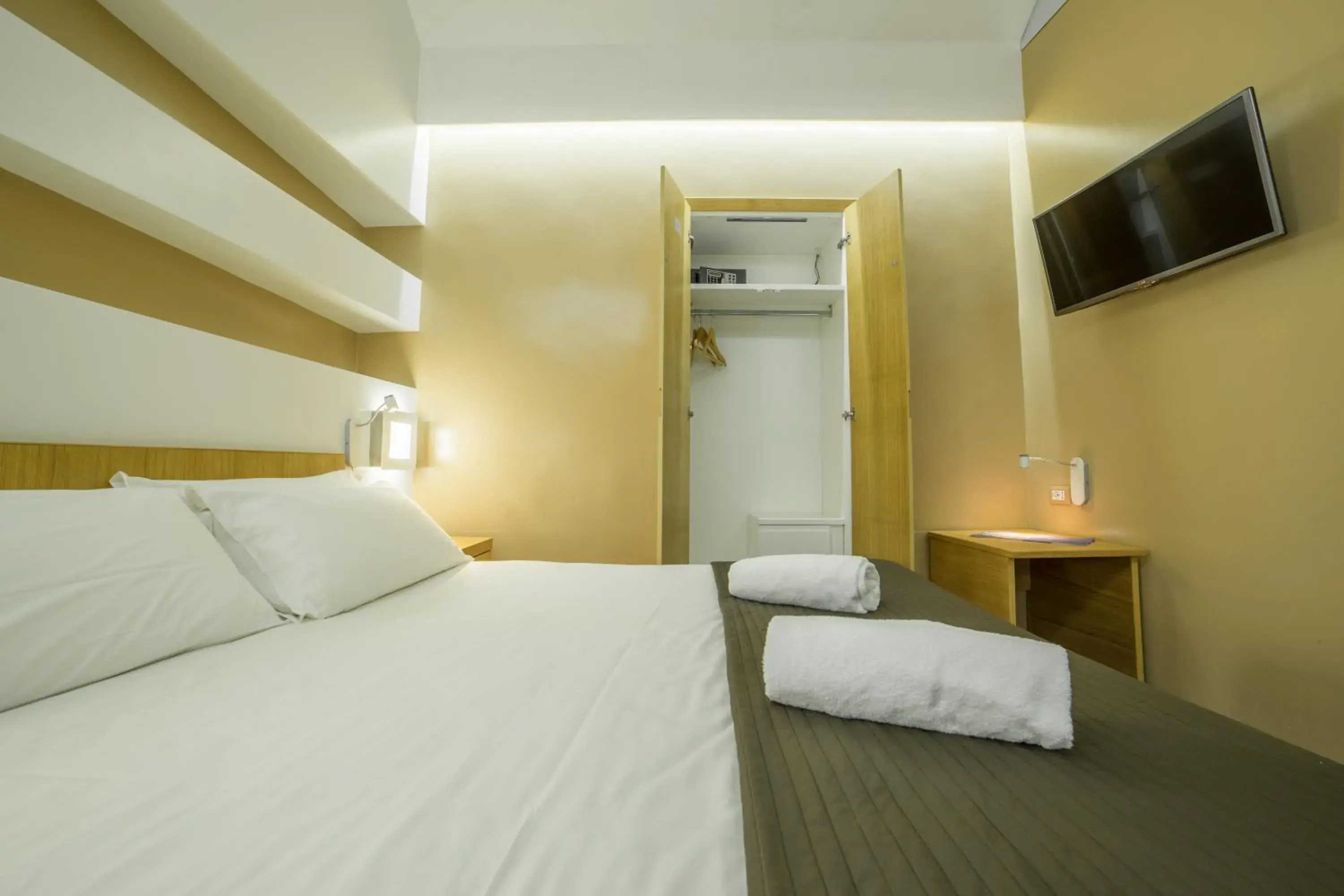 TV and multimedia, Bed in Chiaia 197 Deluxe Residence TV and multimedia, Bed in Chiaia 197 Deluxe Residence