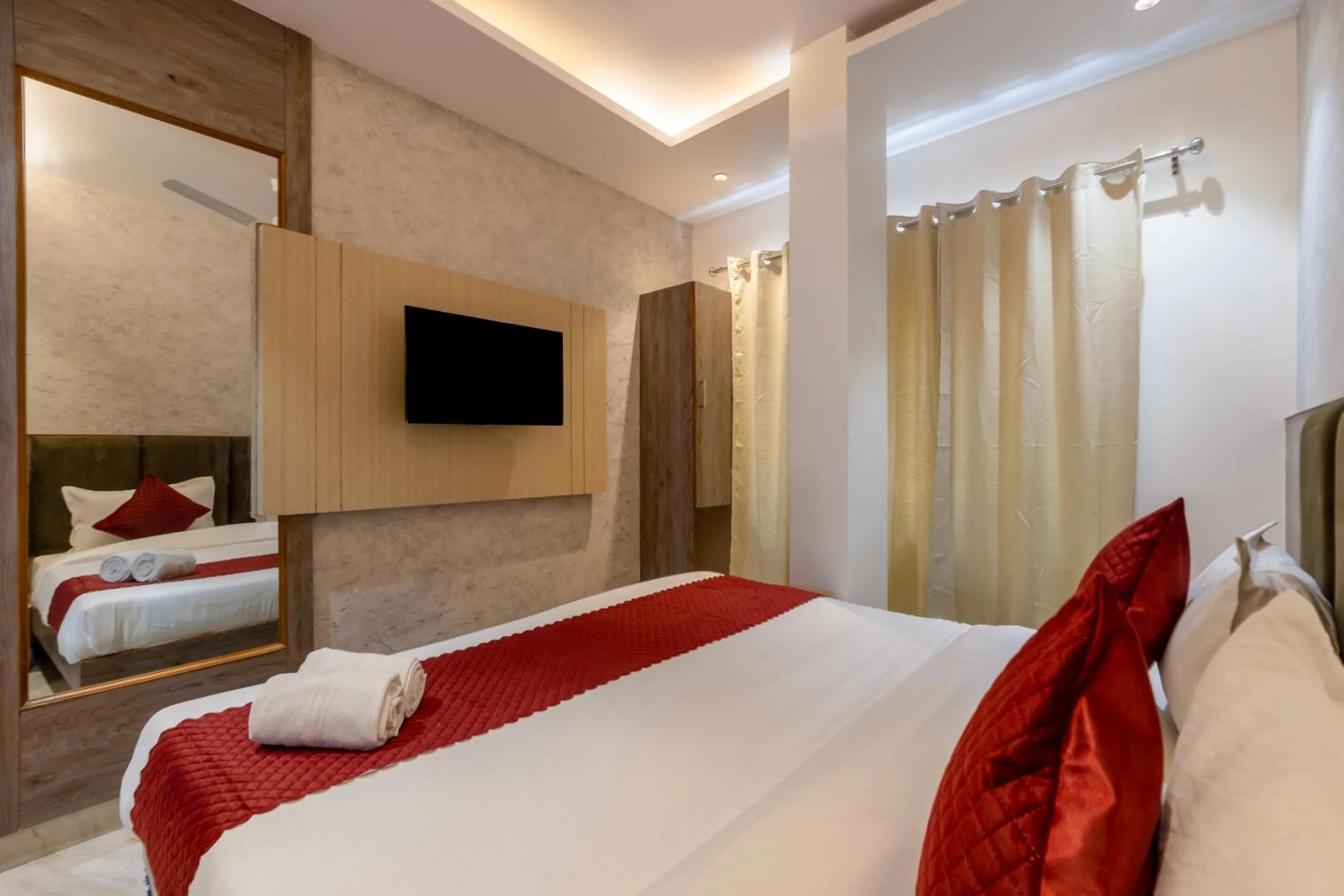 Communal lounge/ TV room, Bed in Hotel Stay House Inn 3 Mints walk from New Delhi Railway station,5 Mints from Metro